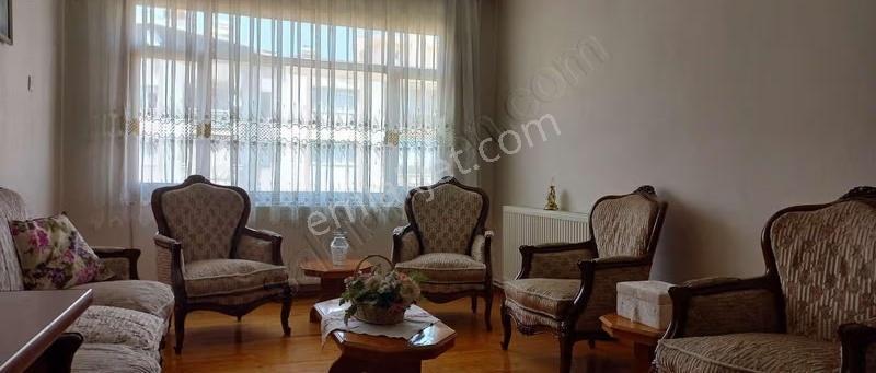 Çınarlı Caddesi Eşyalı Kiralık 3+1 Daire - Görsel 5