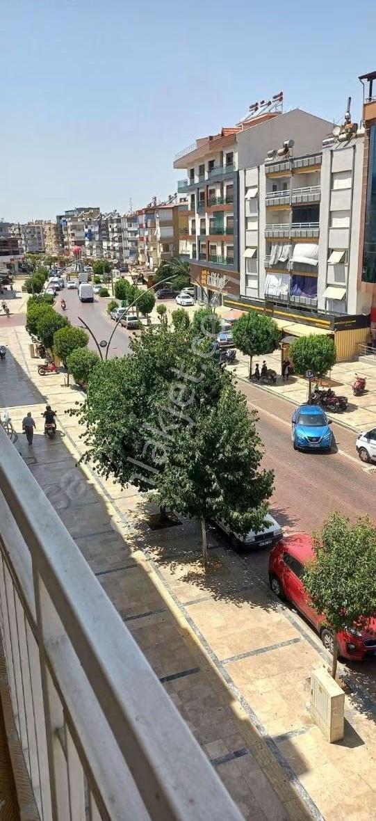 Çınarlı Caddesi Eşyalı Kiralık 3+1 Daire