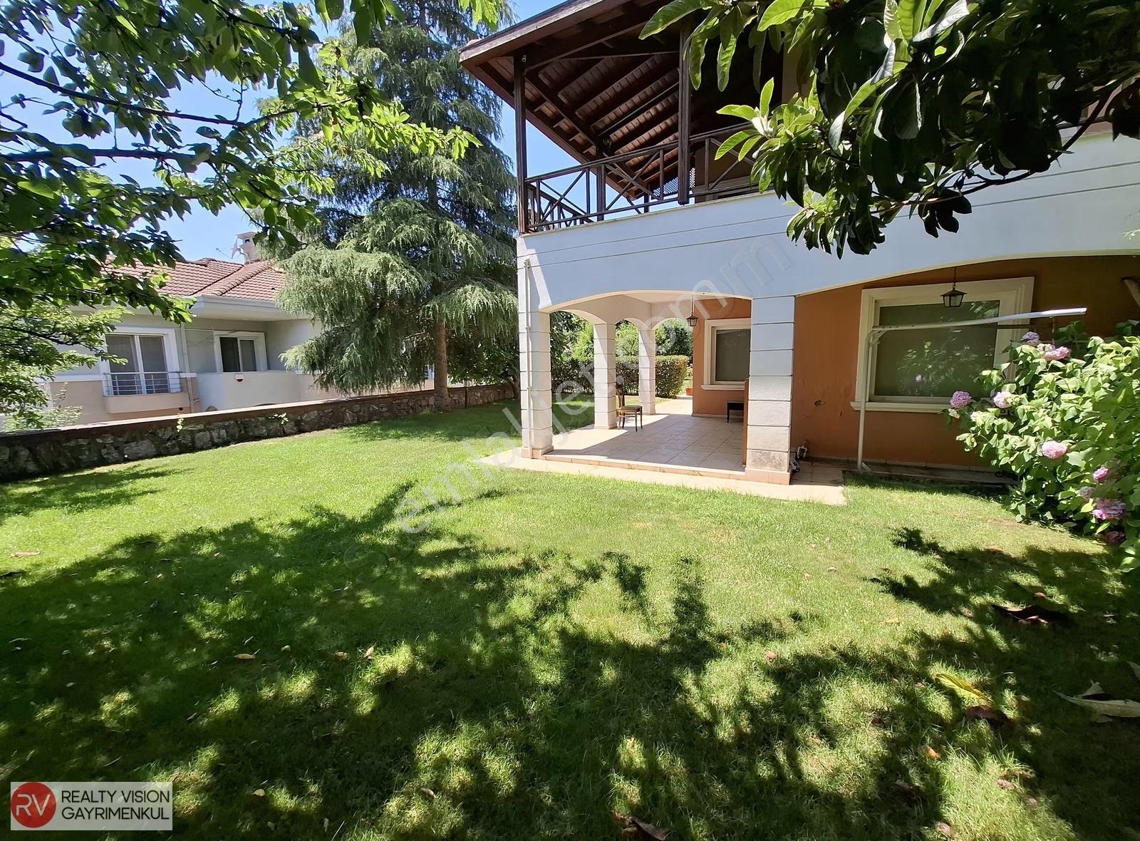 Çekmeköy'e Komşu Çavuşbaşı Caddesi Üzeri Site İçi Kiralık Villa - Görsel 33