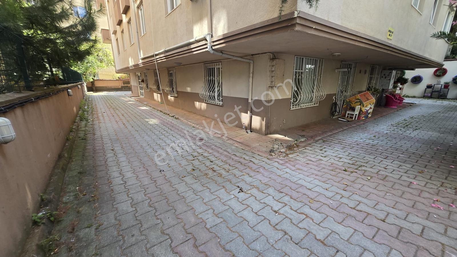 Osmangazi Caddesinde Kiralık 3+1 Ara Kat Daire - Görsel 2