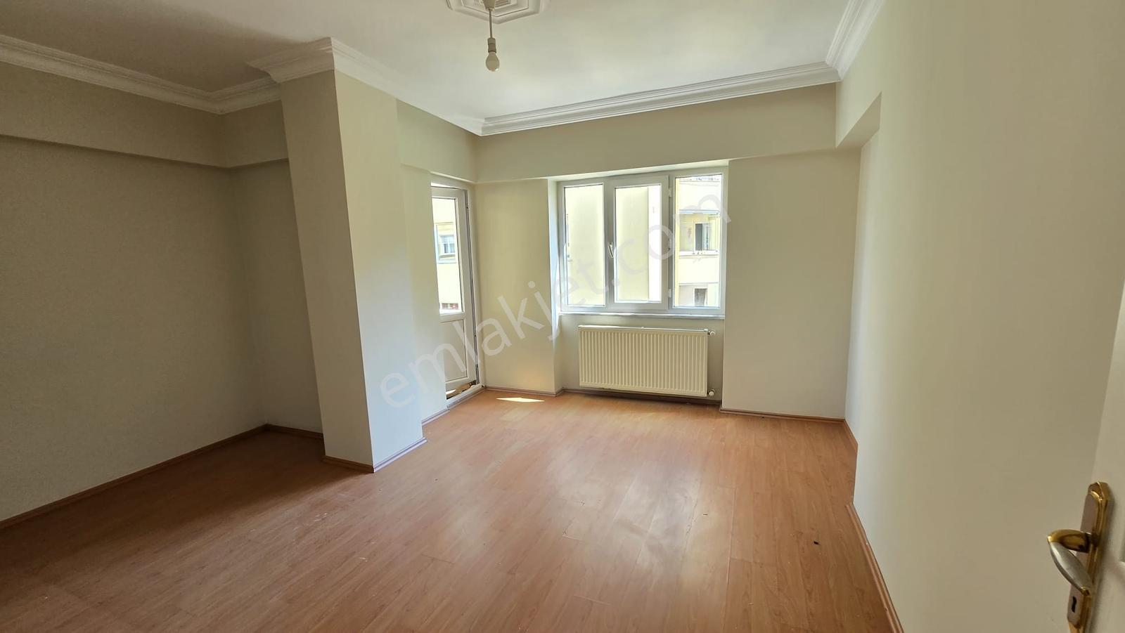 Osmangazi Caddesinde Kiralık 3+1 Ara Kat Daire - Görsel 10