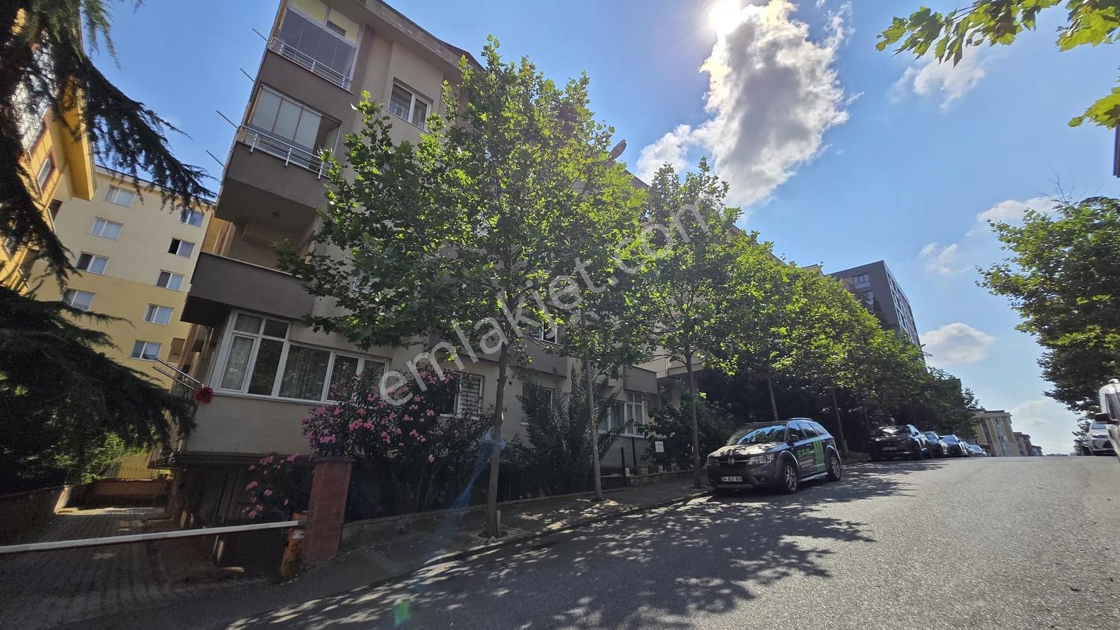 Osmangazi Caddesinde Kiralık 3+1 Ara Kat Daire