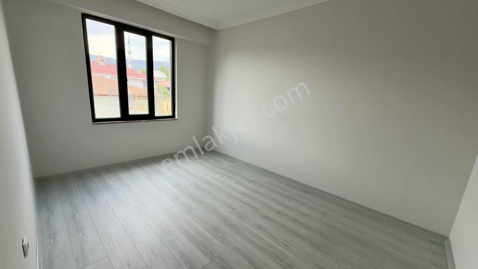 Remax Dem'den Çarşı Merkezde Alttan Isıtmalı Kiralık 2+0 Daire - Görsel 11