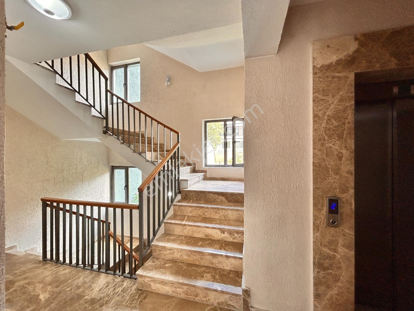 Turyap Soner'den Kiralık Yeni Bina Merkezi Konumda 1+1 Daire - Görsel 9