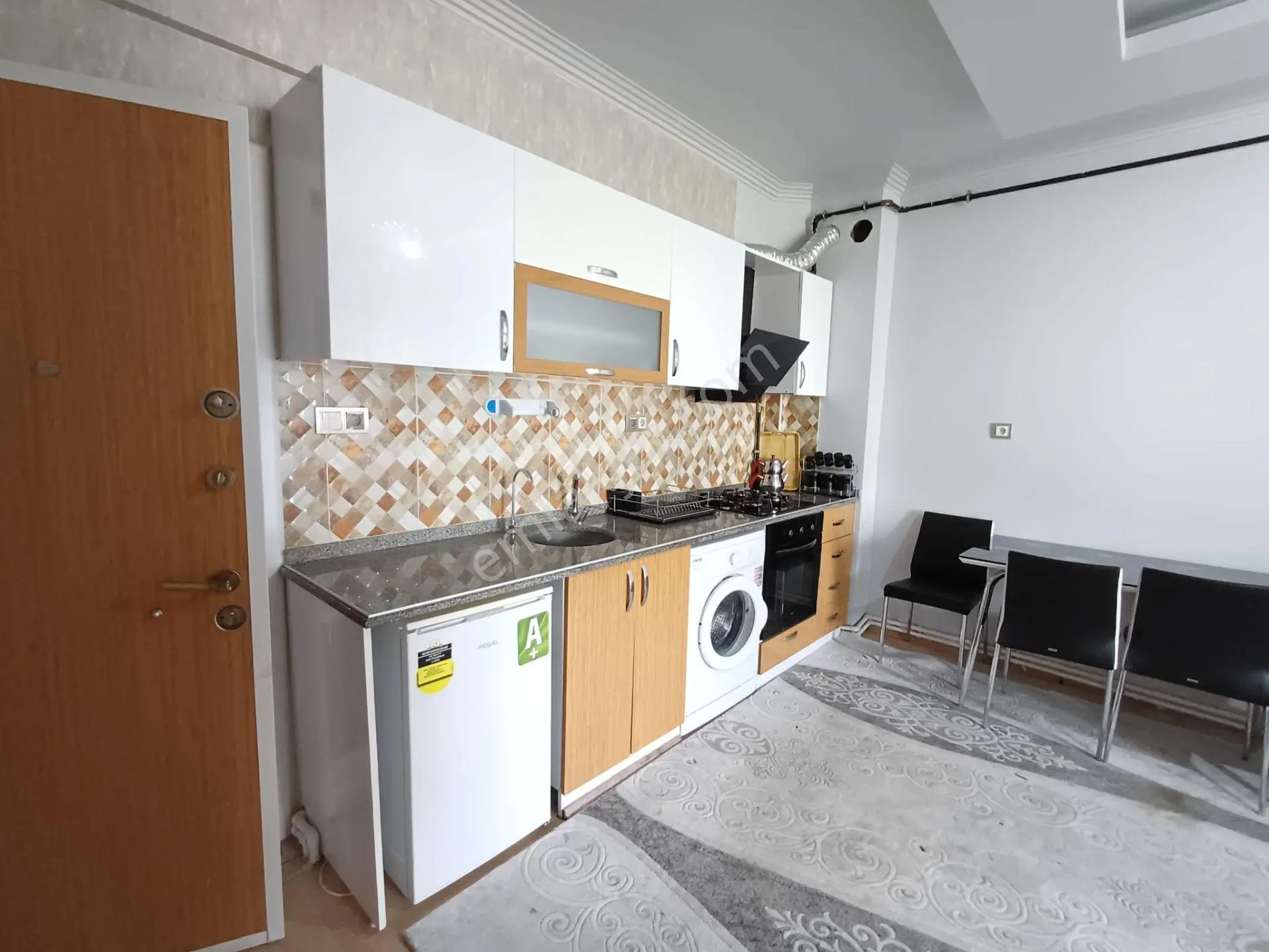 Emrah Çiftci'den Selçuklu Kosova Mah.veysel Karani Cad.yanı Satılık 1+1 Arakat Daire