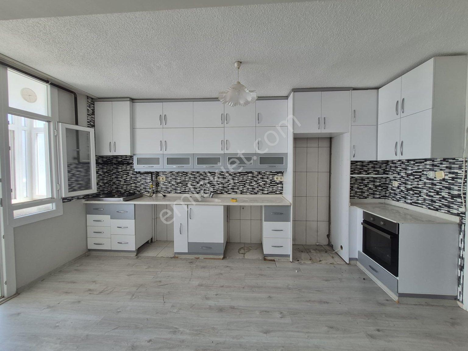 Mavibulvarda İnan Dondurma Karşısında Hasarsız Satılık 3+1 Daire