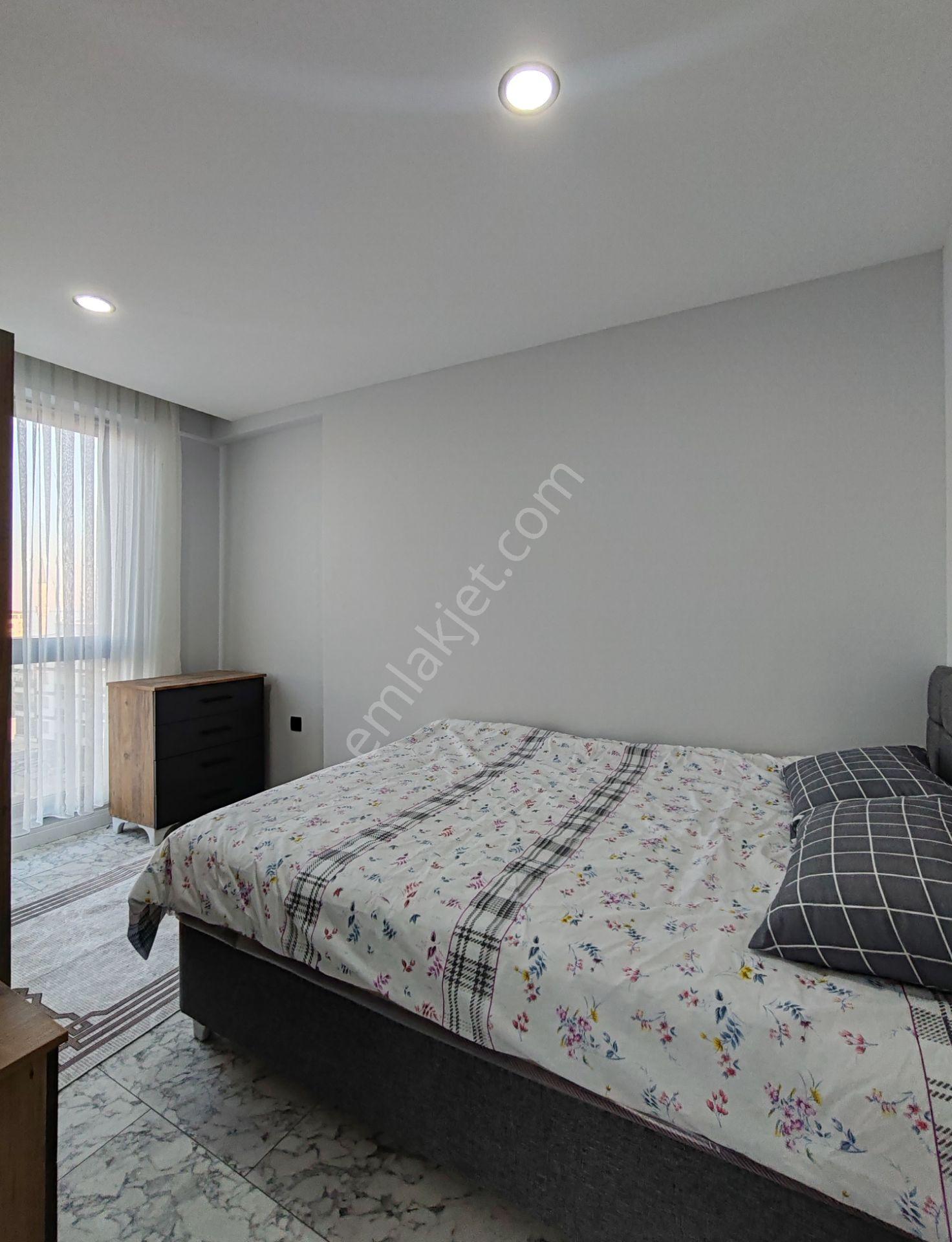 Deniz Manzaralı Tramvay Yoluna Cephe Eşyalı Kiralık 1+1 Daire - Görsel 16