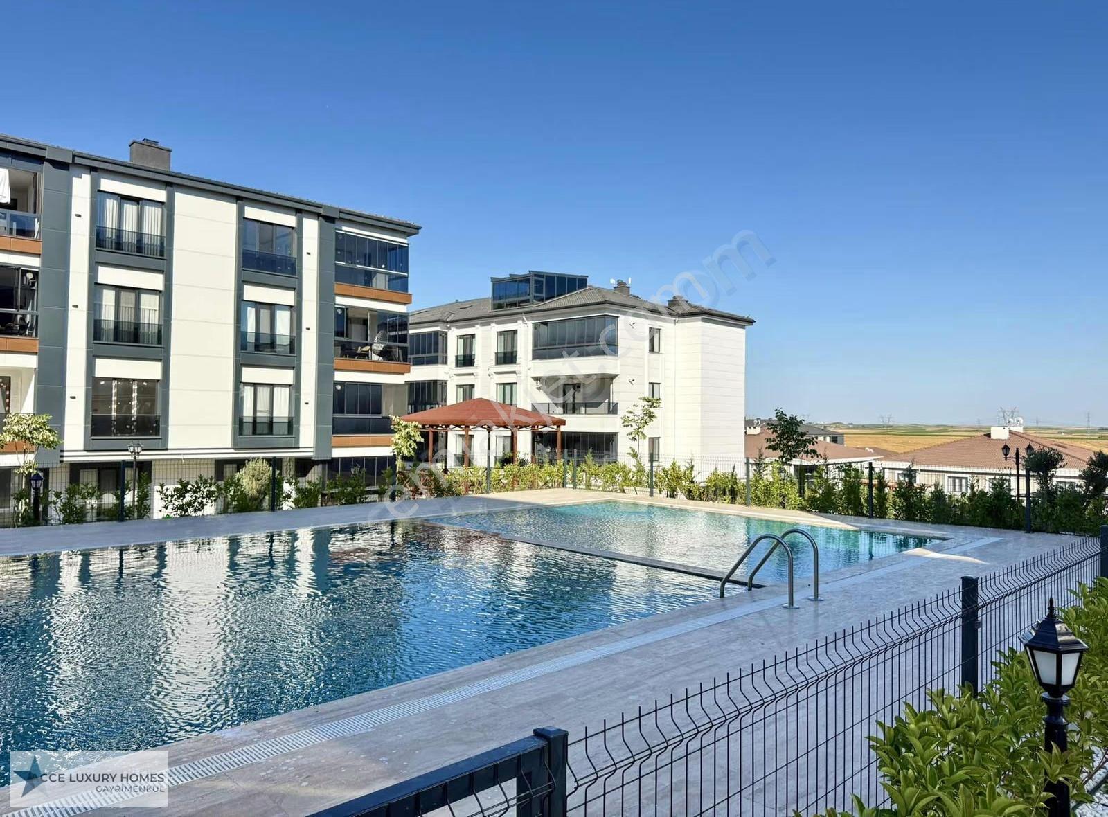 Havuz Manzaralı Lüks Site İçerisinde 3,5+1 Satılık Daire - Görsel 23
