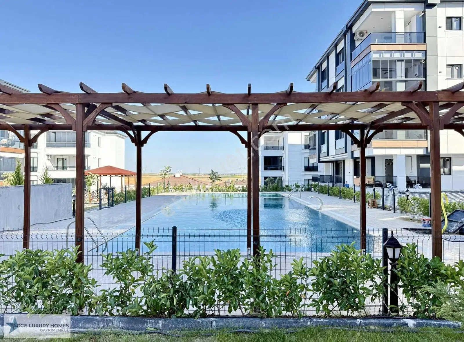 Havuz Manzaralı Lüks Site İçerisinde 3,5+1 Satılık Daire - Görsel 14