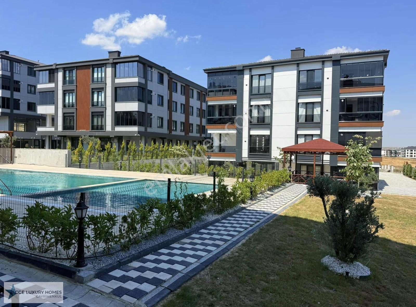 Havuz Manzaralı Lüks Site İçerisinde 3,5+1 Satılık Daire - Görsel 5
