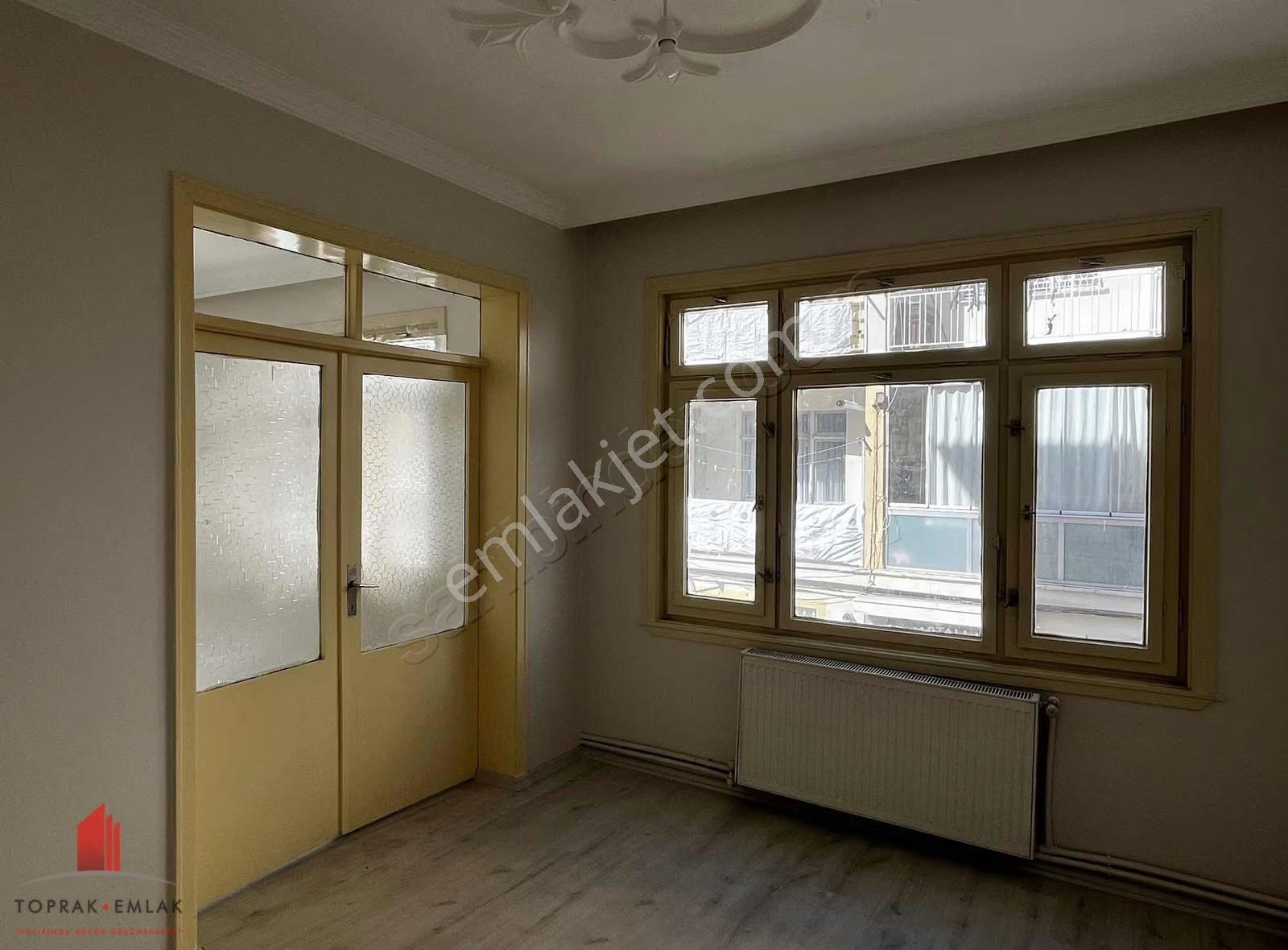 İhsaniye'de Yeni Bakım Yapılmış 3+1 Arakat Kiralık Daire - Görsel 12