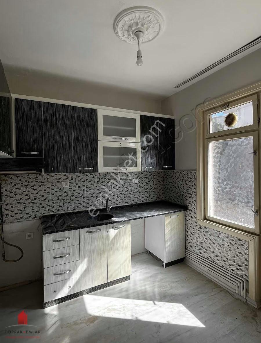 İhsaniye'de Yeni Bakım Yapılmış 3+1 Arakat Kiralık Daire - Görsel 3