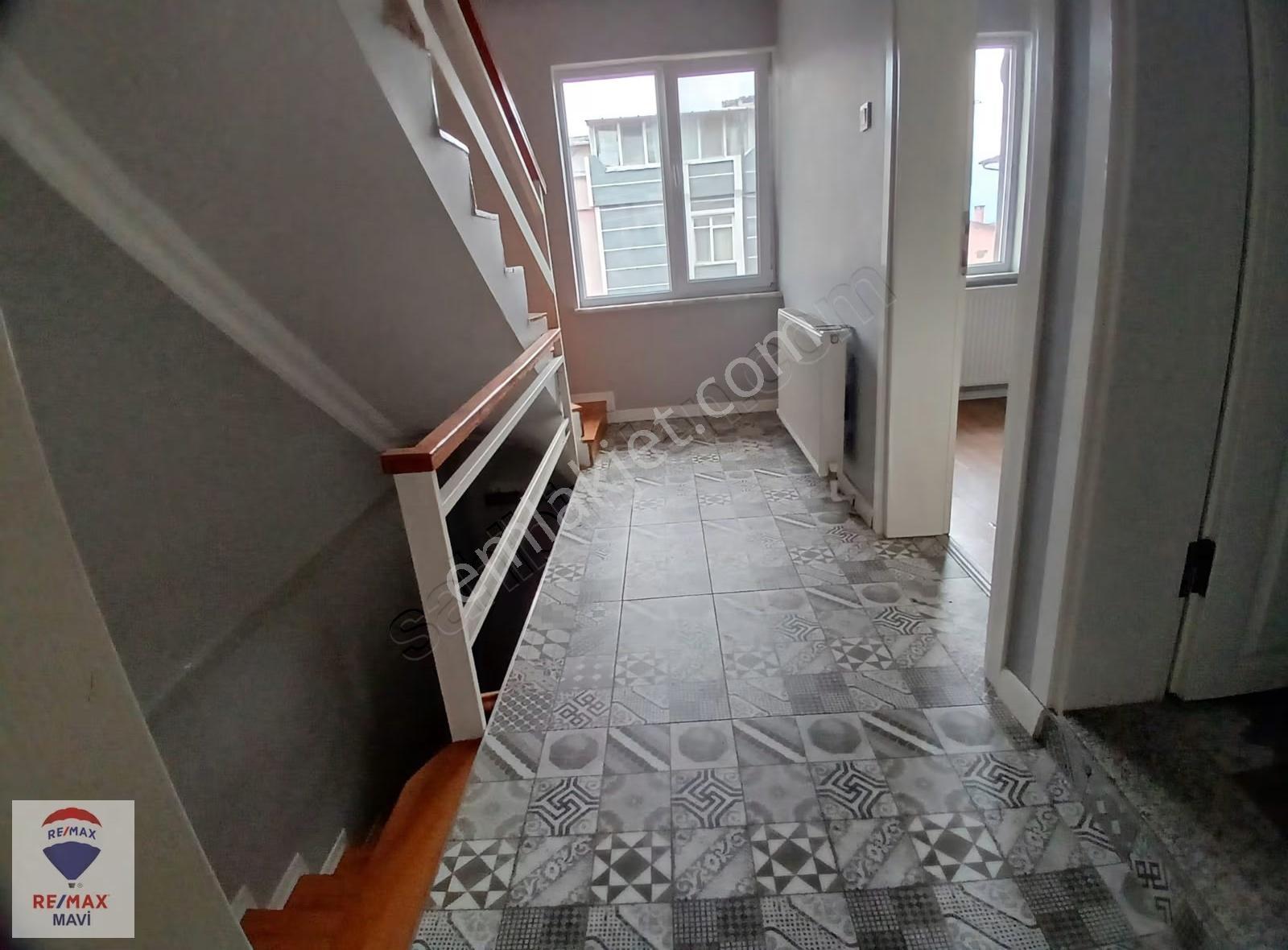 Remax Mavi'den Serdivan Bahçeli Kiralık 4+1 Triplex Müstakil Ev - Görsel 12