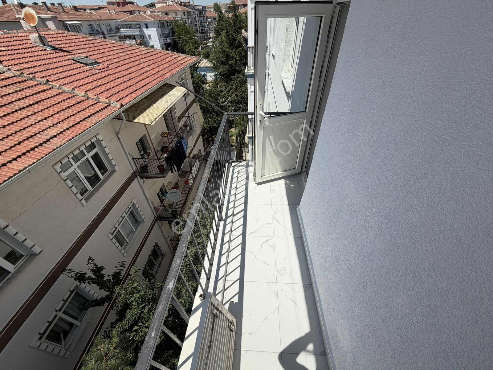 Plevne Mah. 3+1 Ara Kat Ön Cephe Cadde Üstü Full Yapılı Daire! - Görsel 13