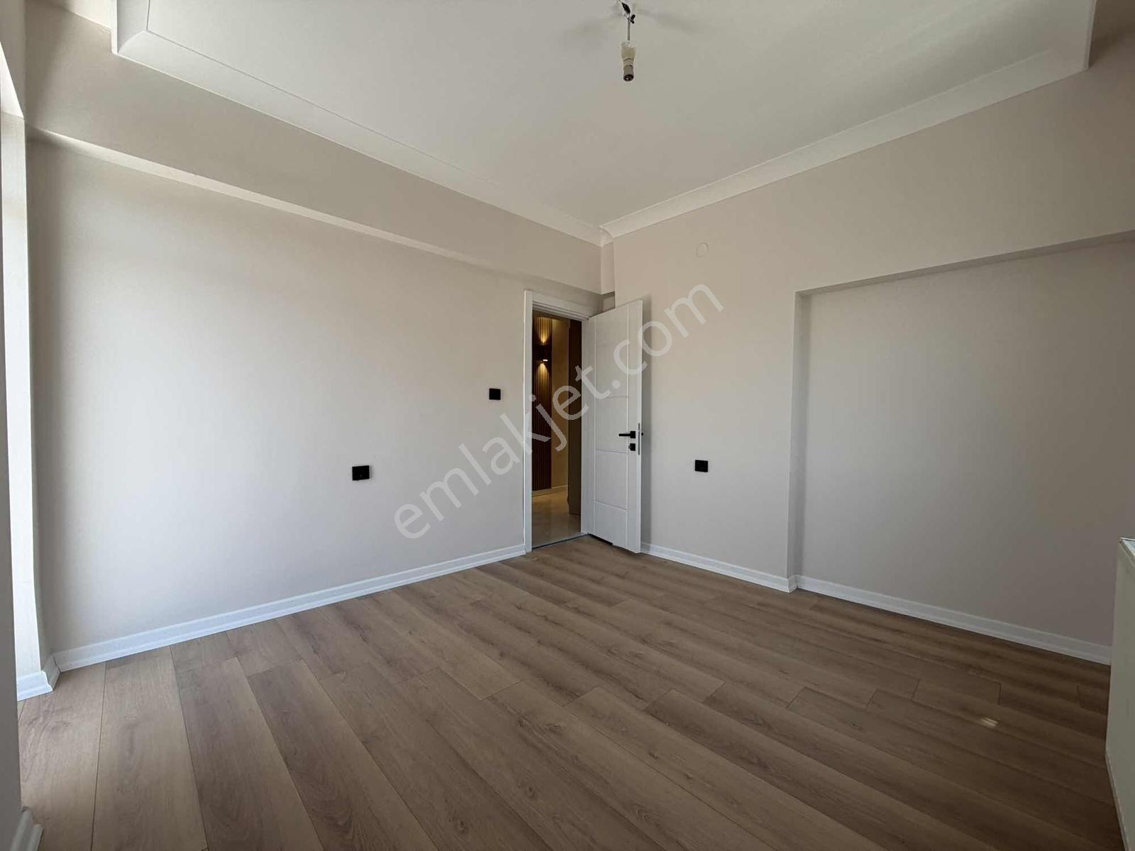 Plevne Mah. 3+1 Ara Kat Ön Cephe Cadde Üstü Full Yapılı Daire! - Görsel 9