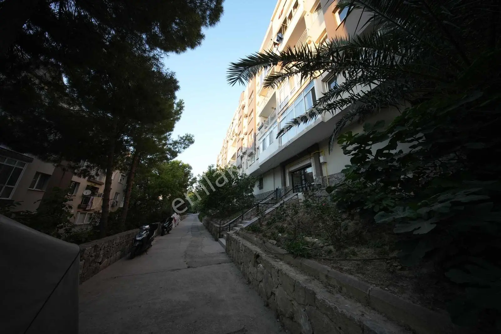 Göztepede Adnan Süvari Çamlık Sitesi Satılık Asansörlü 3+1 Daire - Görsel 3