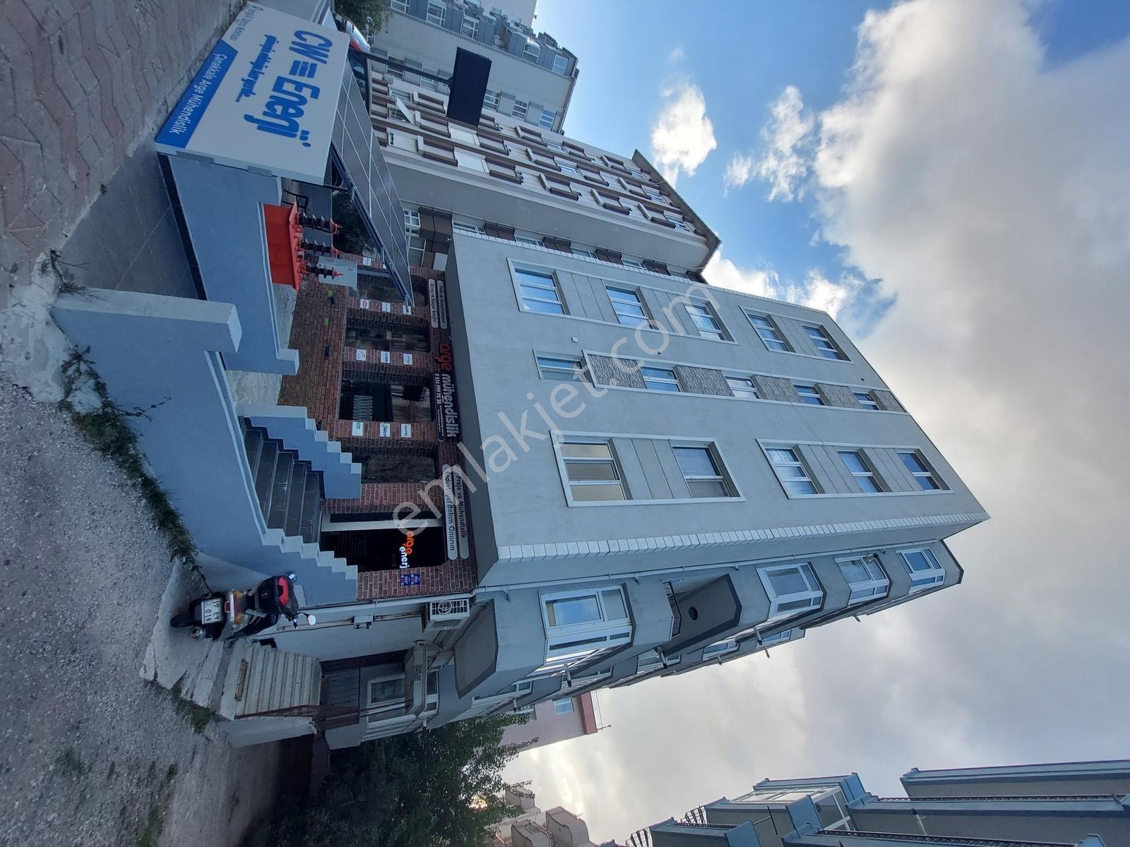 Anadolu Emlaktan 2+1 Atatürk Caddesi Yeni Kordon Denize Yakın