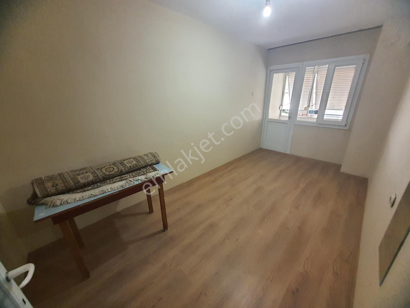 Bornova Küçük Parkta 4/3. Ara Kat Kiralık 3+1 Daire - Görsel 24