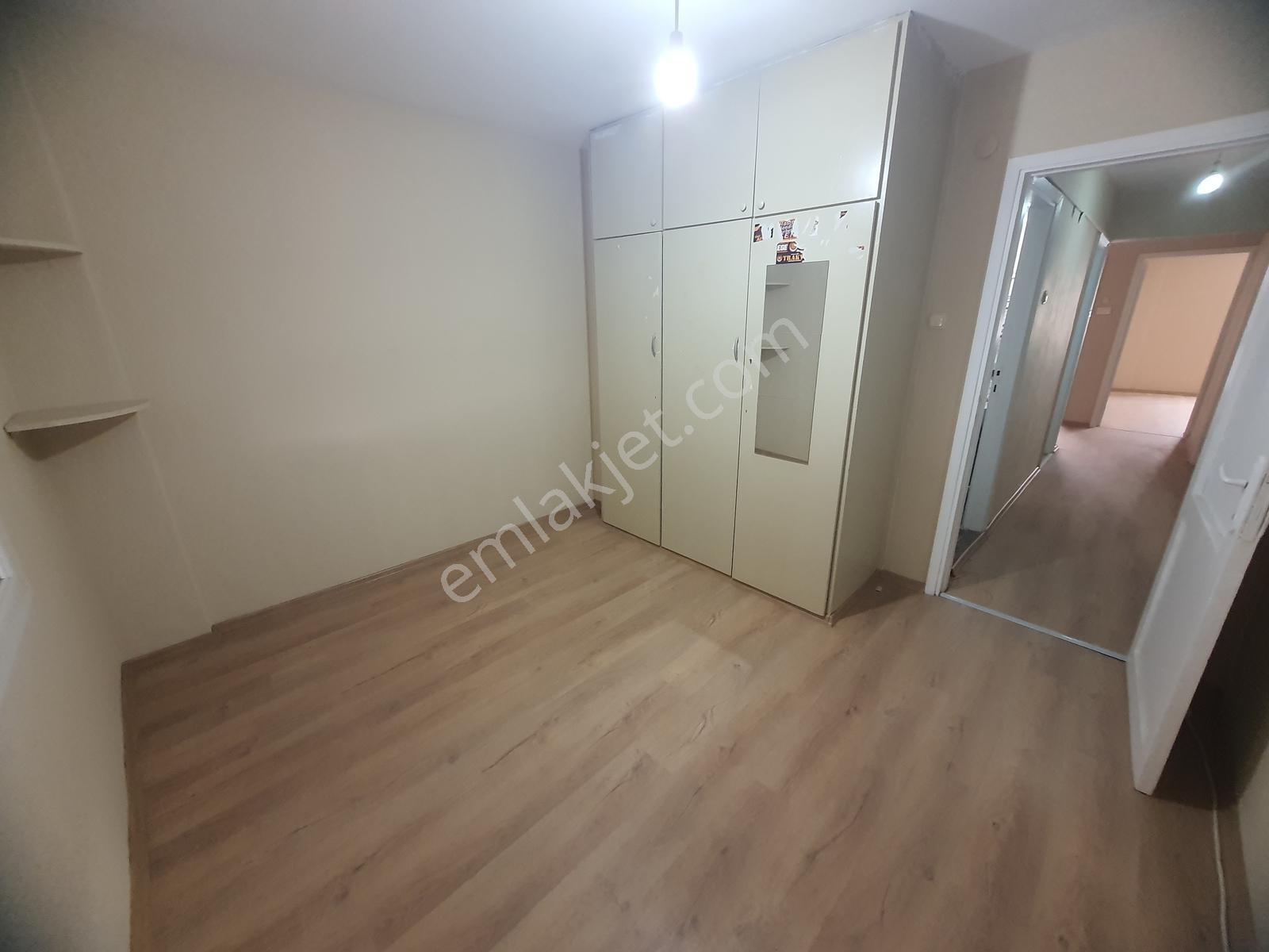 Bornova Küçük Parkta 4/3. Ara Kat Kiralık 3+1 Daire - Görsel 23