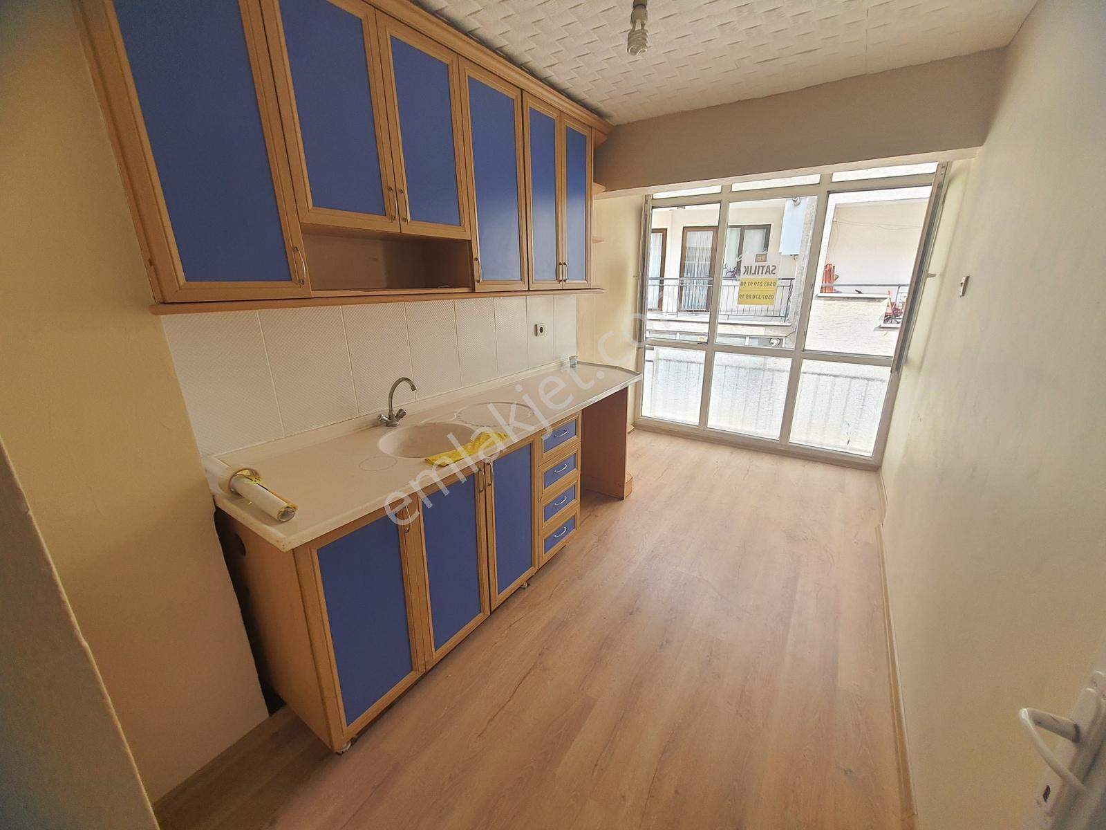 Bornova Küçük Parkta 4/3. Ara Kat Kiralık 3+1 Daire - Görsel 12