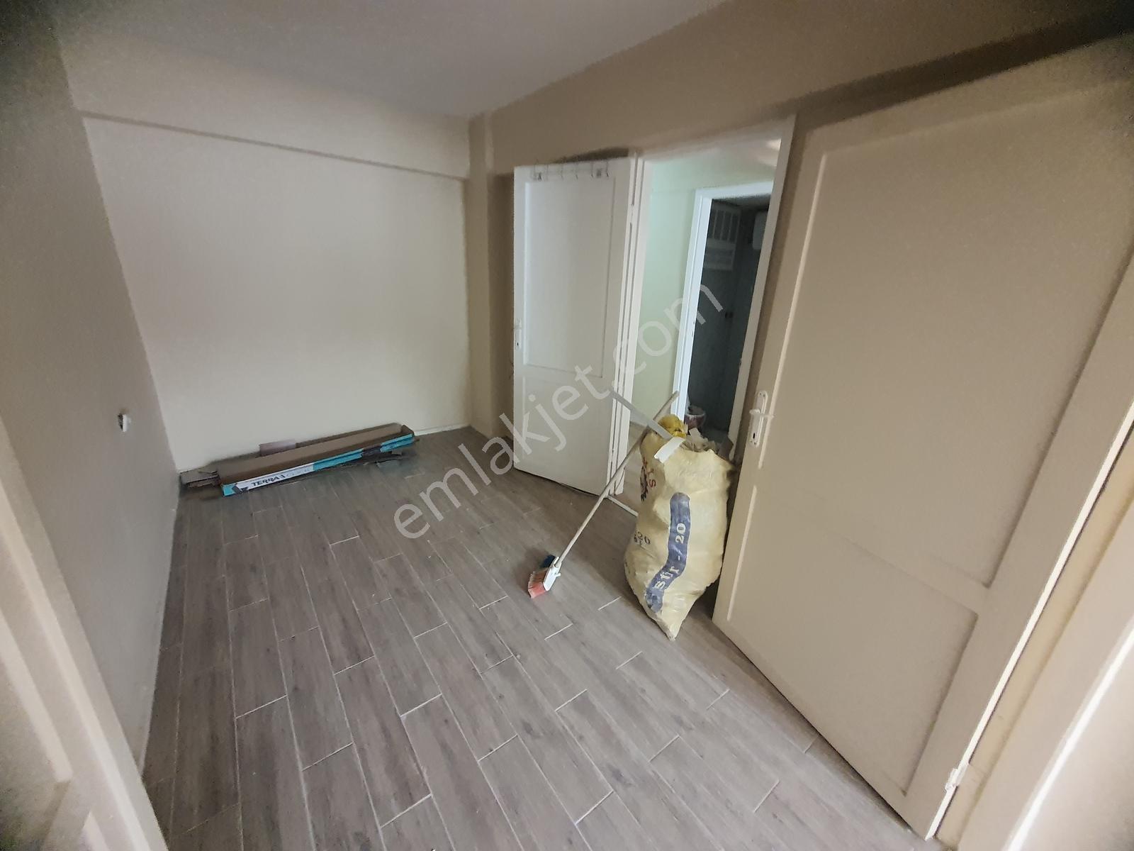 Bornova Küçük Parkta 4/3. Ara Kat Kiralık 3+1 Daire - Görsel 21