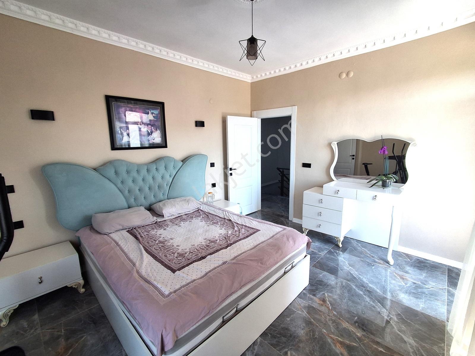 Karasu Aziziye Mahallesinde Lüks 4+1 Satılık Tripleks Villa - Görsel 22