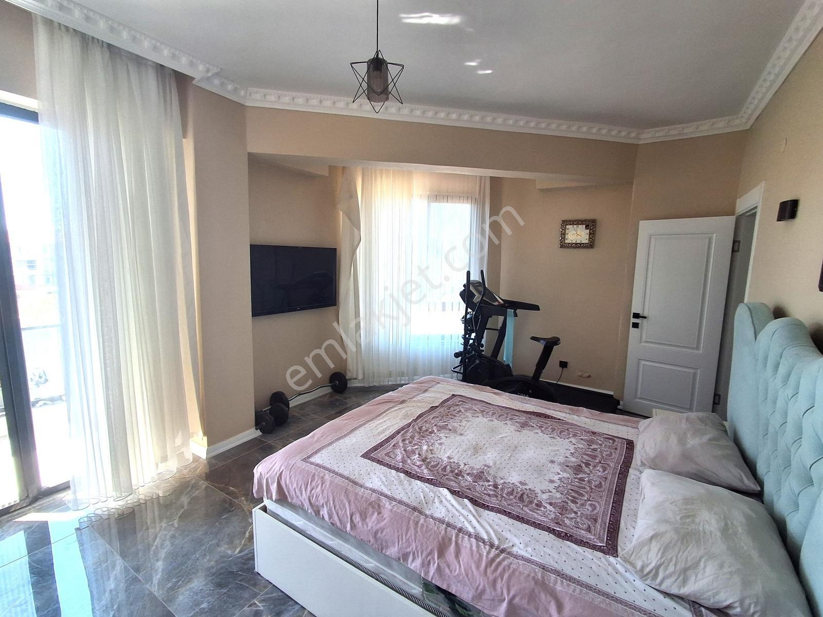 Karasu Aziziye Mahallesinde Lüks 4+1 Satılık Tripleks Villa - Görsel 13