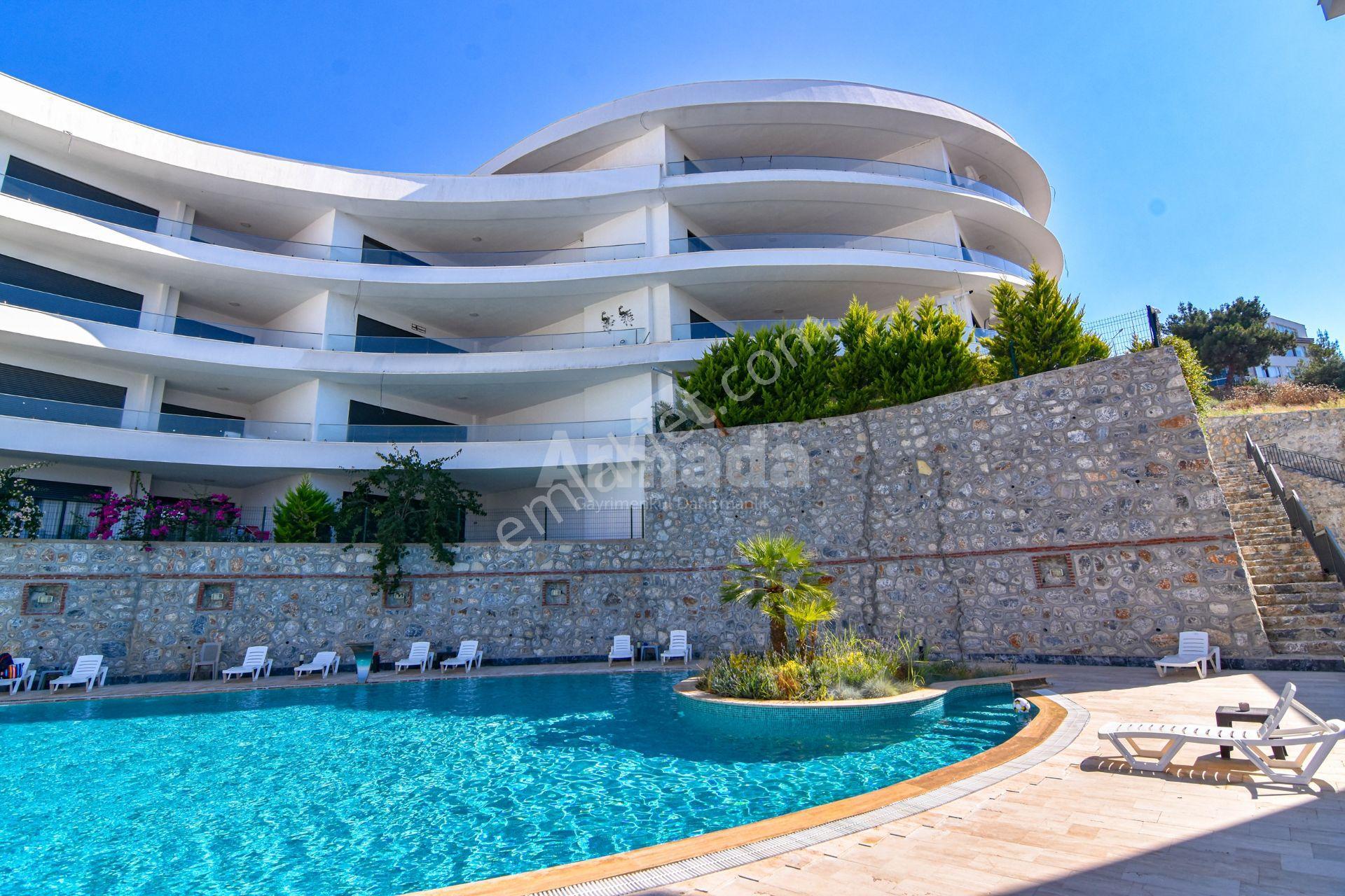 Kuşadası Site İçinde Deniz Ve Havuz Manzaralı 1+1 Satılık Daire
