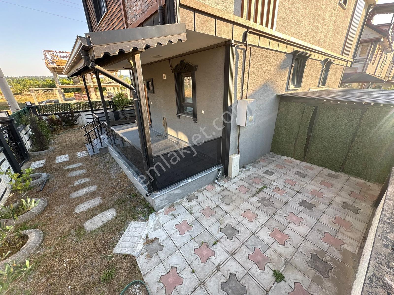 Deniz Manzaralı | Cadde Üzeri | Büyük Bahçeli 3+1 Tripleks Villa - Görsel 21