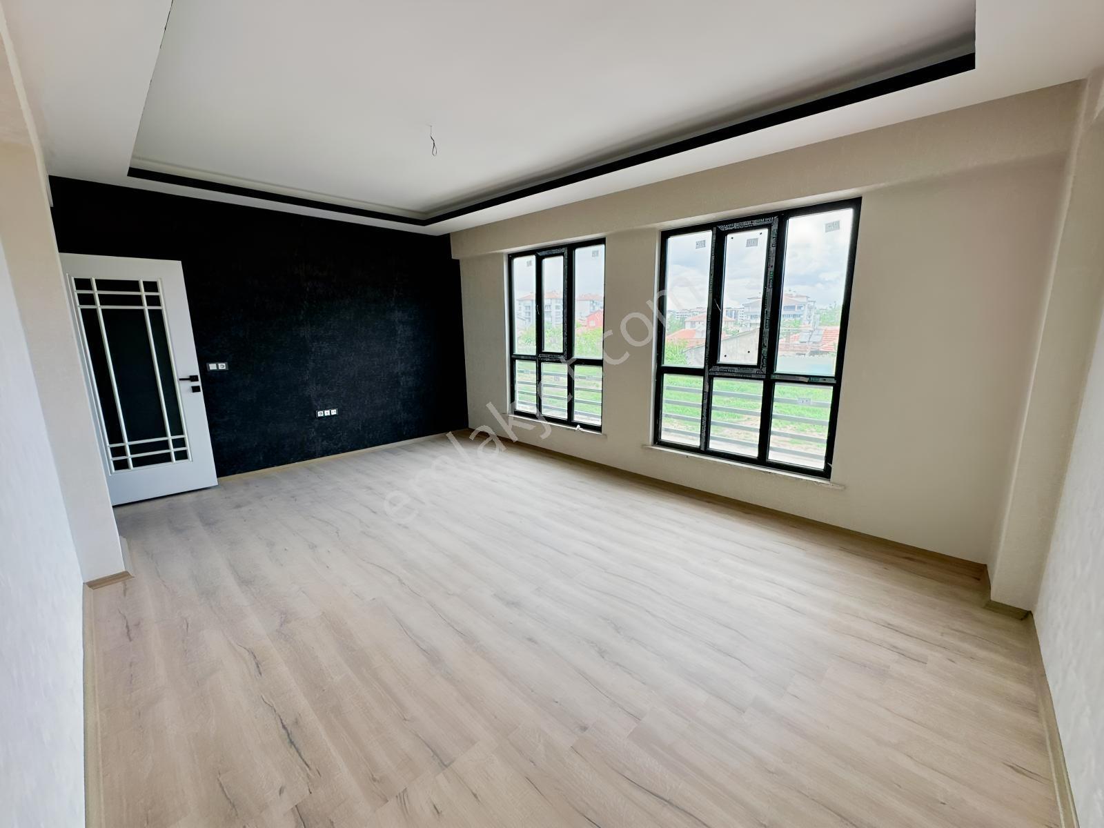 Çimenlik Caddesi'nde Arakat Satılık 3+1 Sıfır Daire - Görsel 14