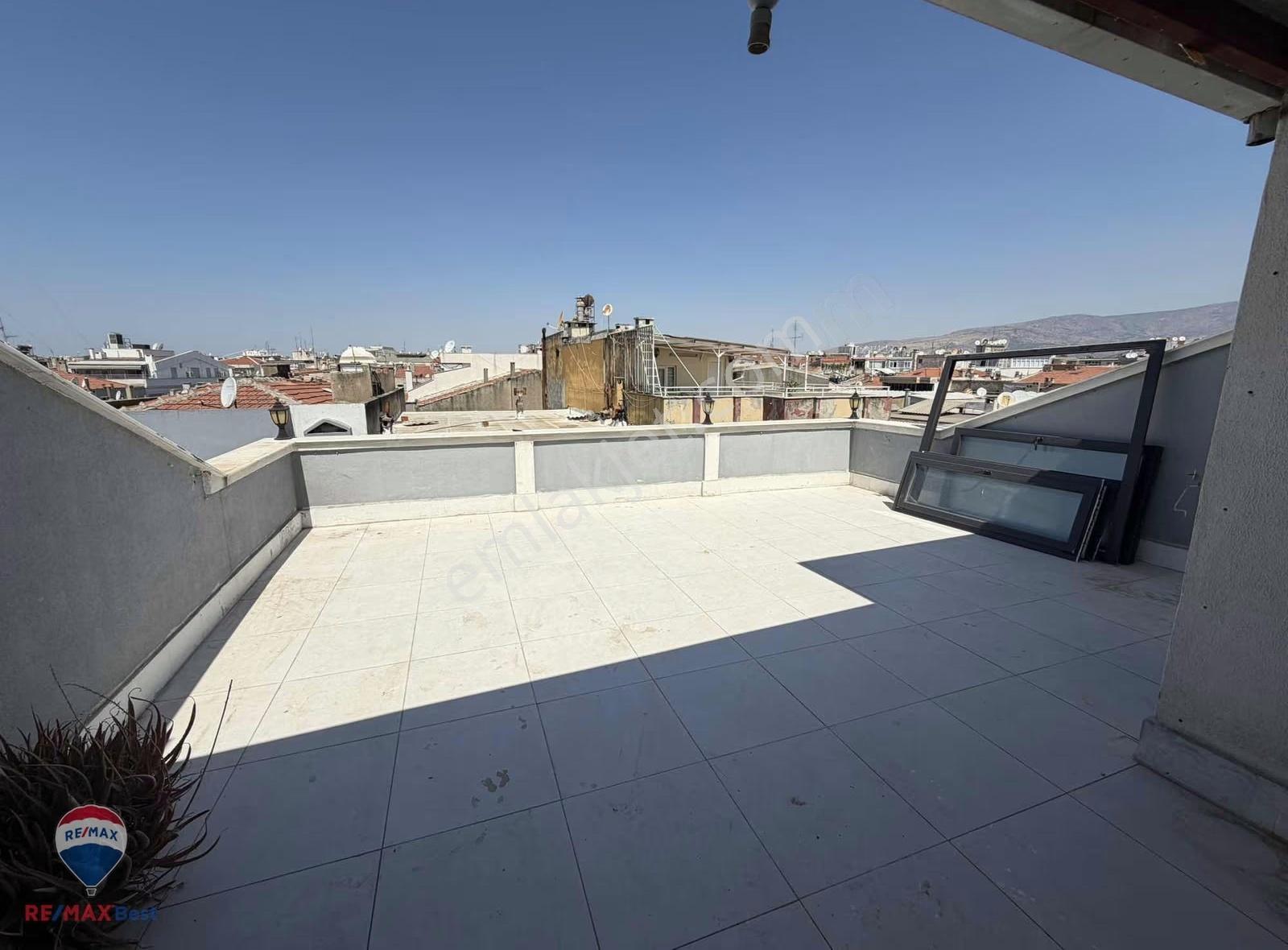 Remax Best' Ten Karşıyaka Çarşı Da 3+1 Teraslı Kiralık Daire - Görsel 26