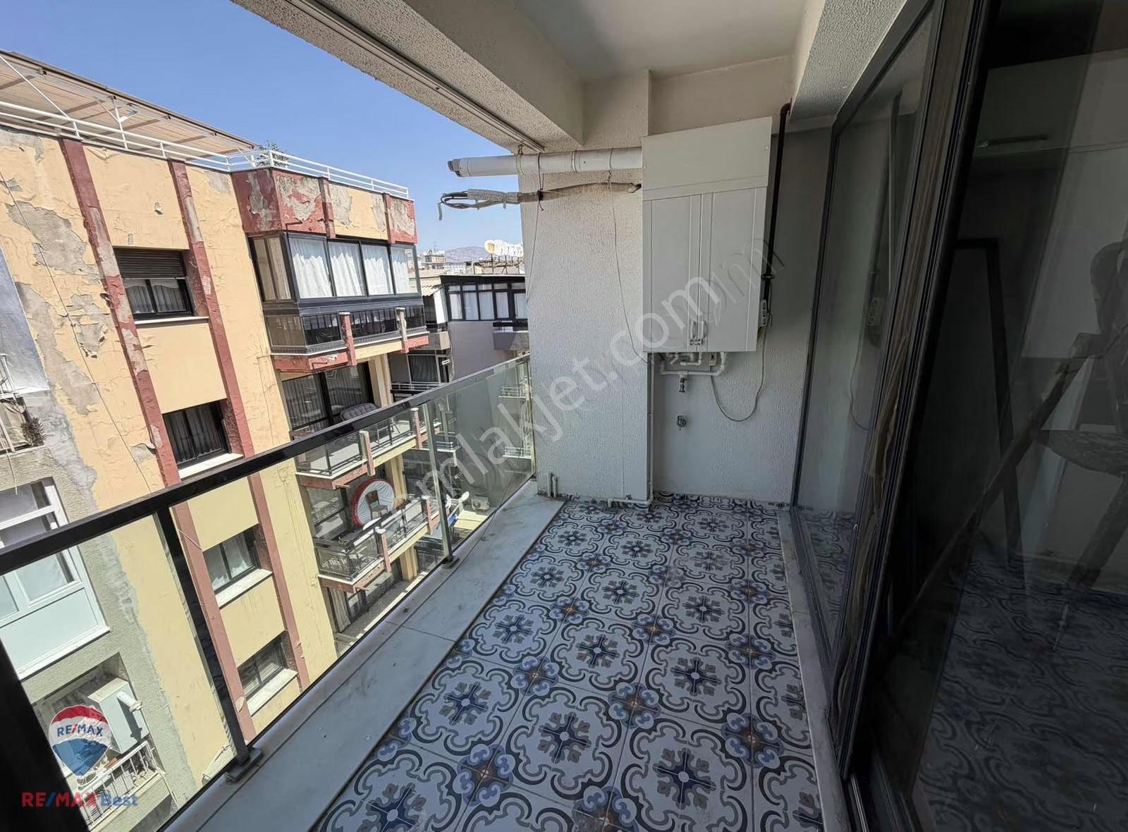 Remax Best' Ten Karşıyaka Çarşı Da 3+1 Teraslı Kiralık Daire - Görsel 25