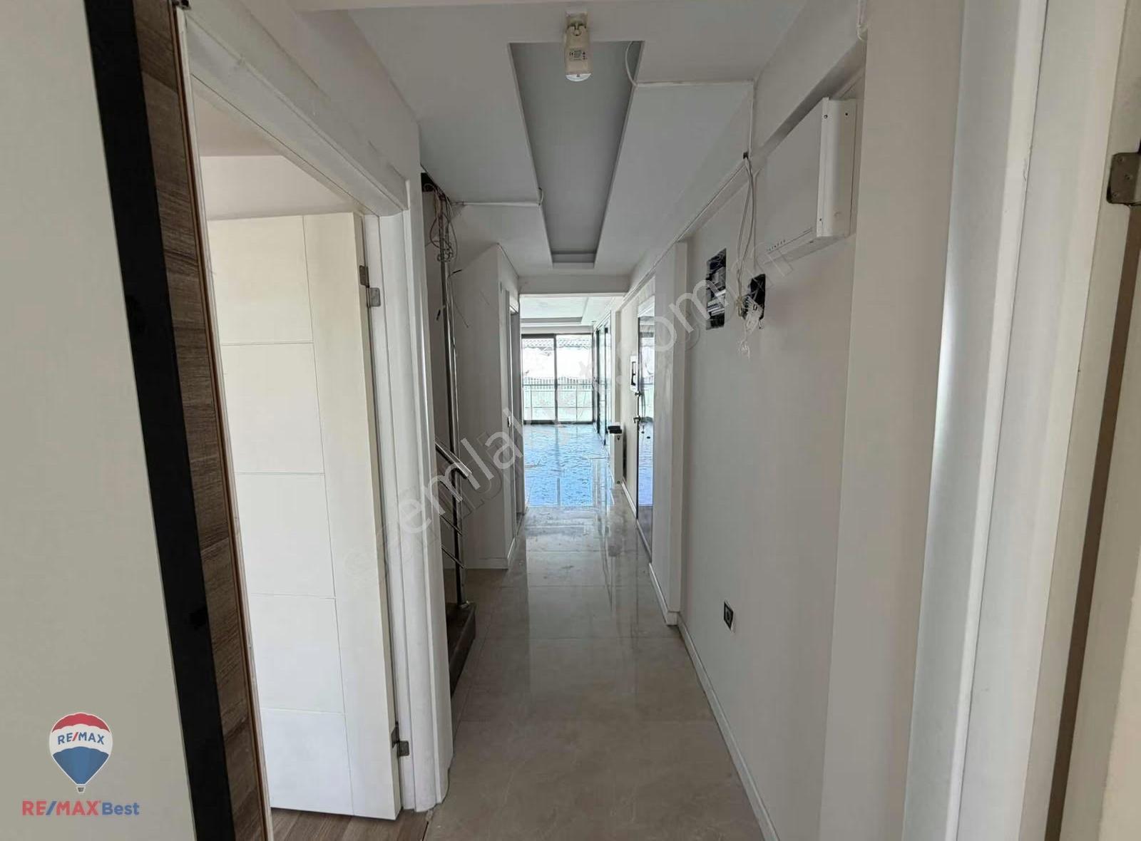 Remax Best' Ten Karşıyaka Çarşı Da 3+1 Teraslı Kiralık Daire - Görsel 2