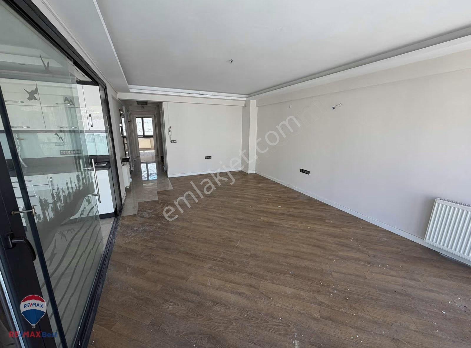 Remax Best' Ten Karşıyaka Çarşı Da 3+1 Teraslı Kiralık Daire - Görsel 23