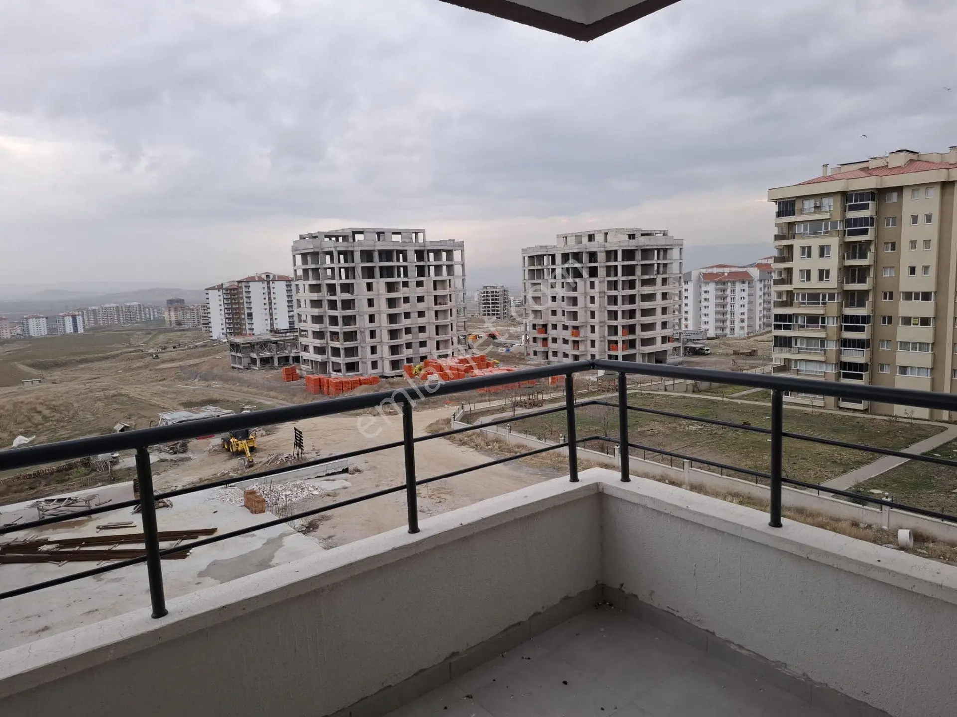 Sincan Alcı Ahmet Yesevi Caddesinde 3+1 131 M2 4. Katta Oturuma Hazır Daire - Görsel 2