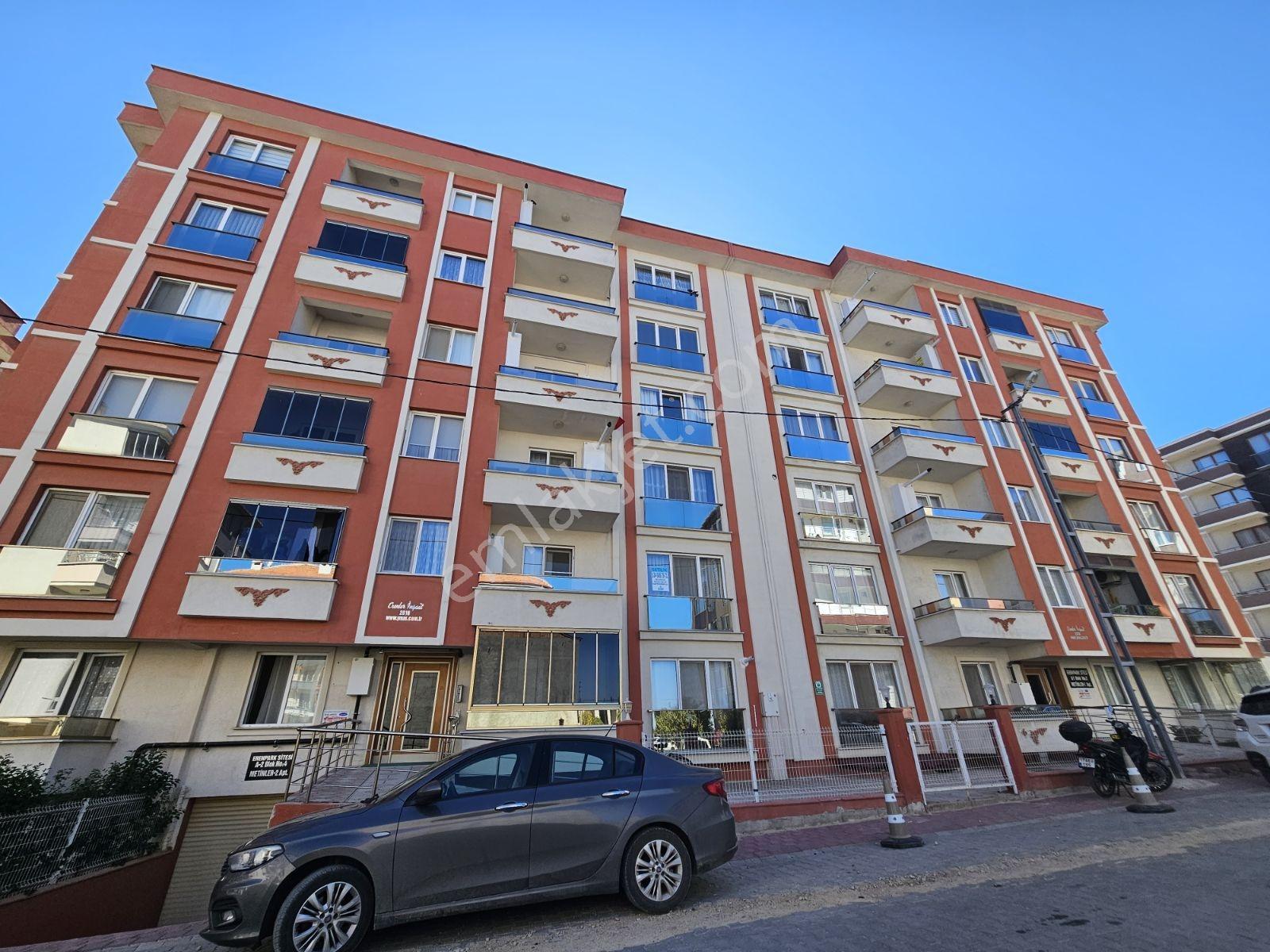 Plaja Yakın Site İçi Satılık Ara Kat 2+1 - Görsel 6