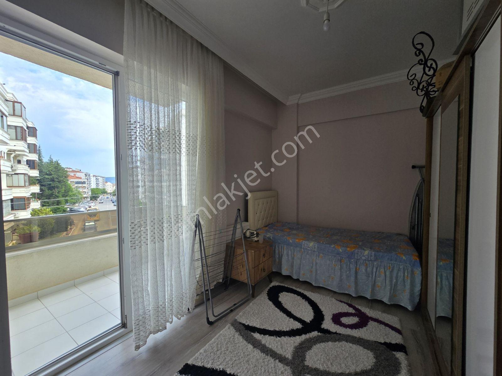 Plaja Yakın Site İçi Satılık Ara Kat 2+1 - Görsel 23
