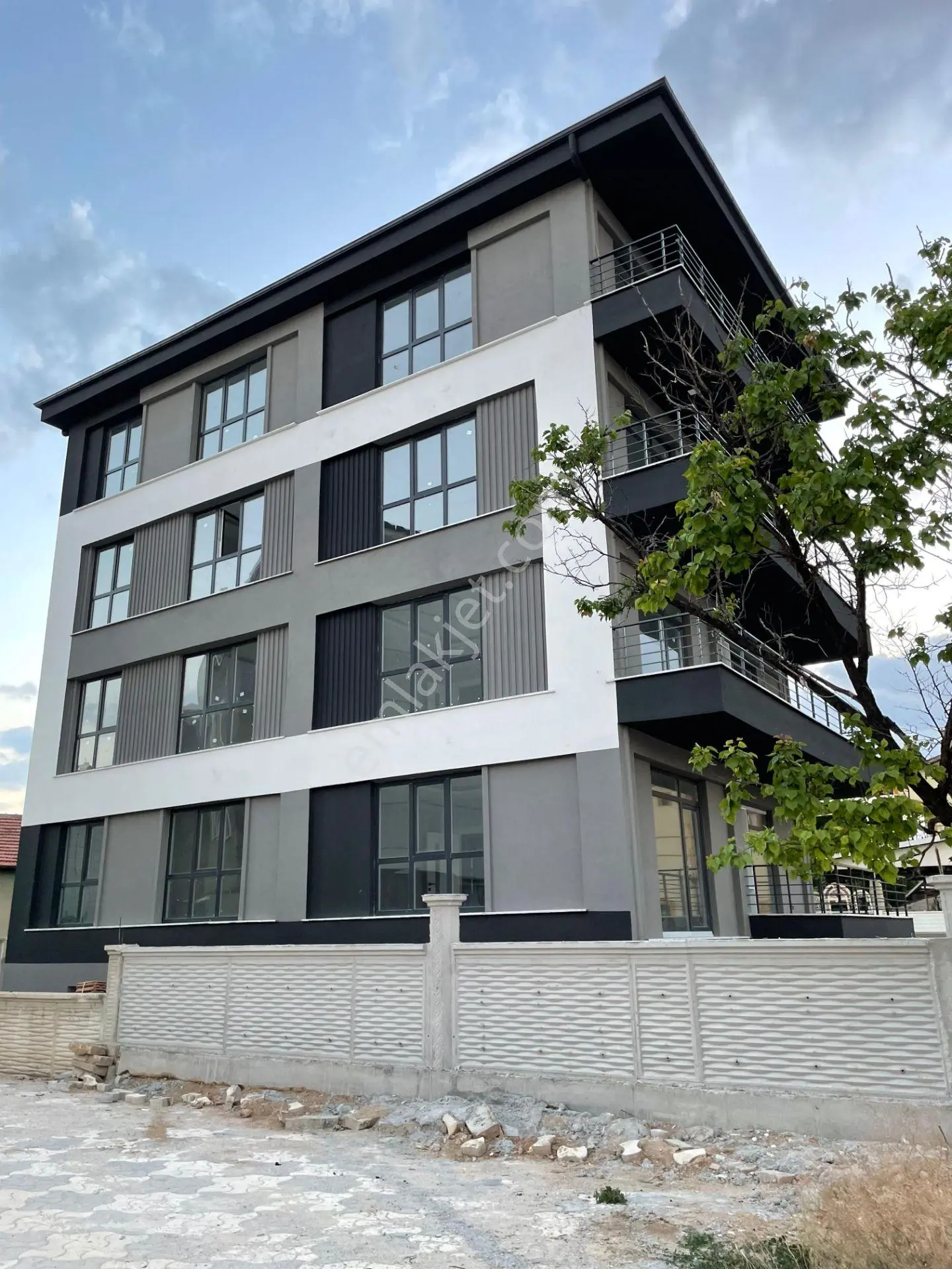 Hkm Yapı Mühendislikten Satılık Depolu Geniş 3+1 Daire