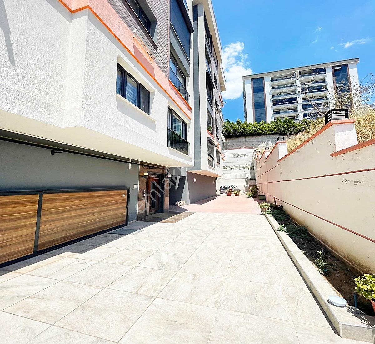 İzmir Çiğli'de Full Manzaralı 140m² Teraslı Lüks 3+1 Daire - Görsel 4