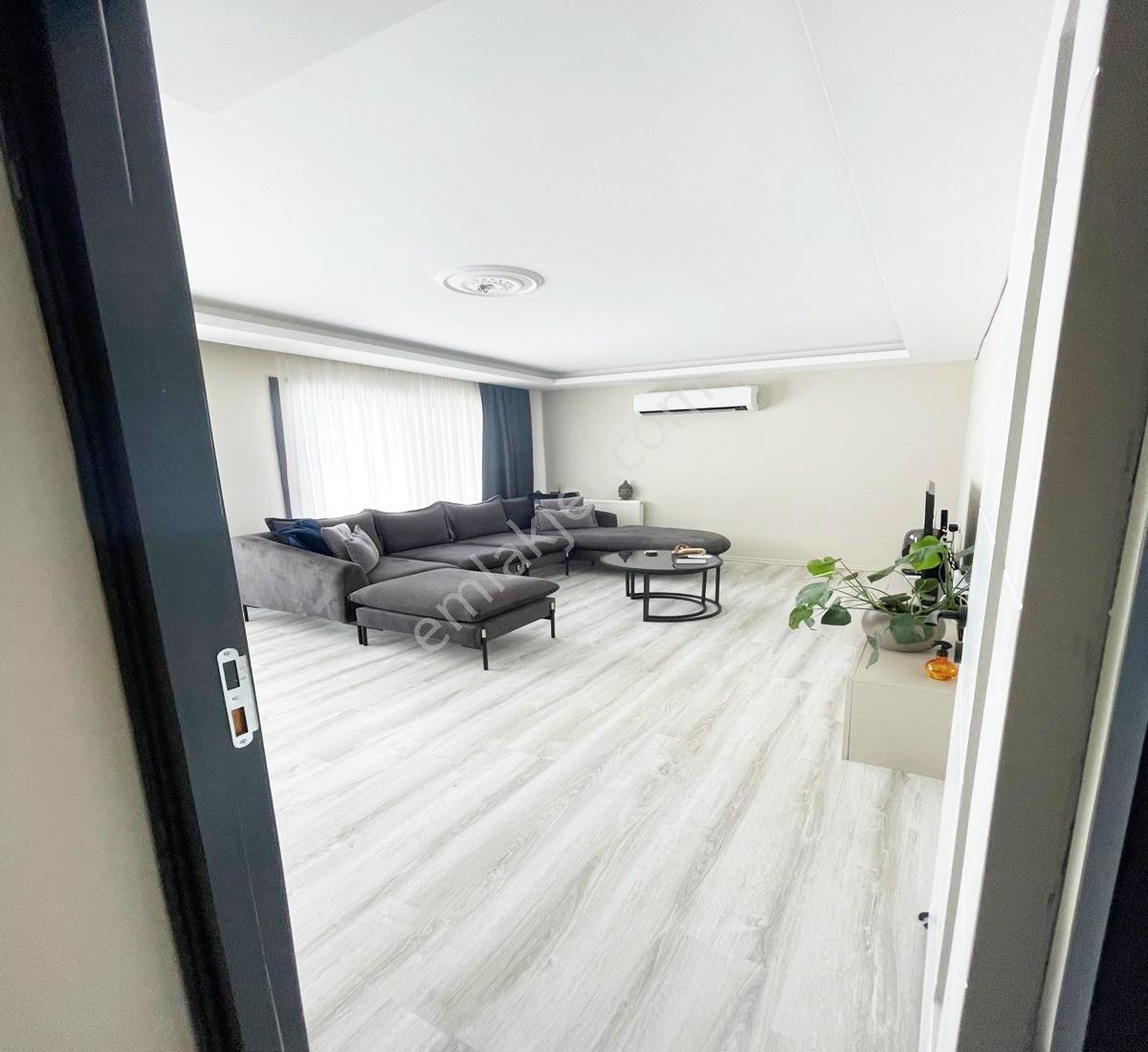 İzmir Çiğli'de Full Manzaralı 140m² Teraslı Lüks 3+1 Daire - Görsel 29