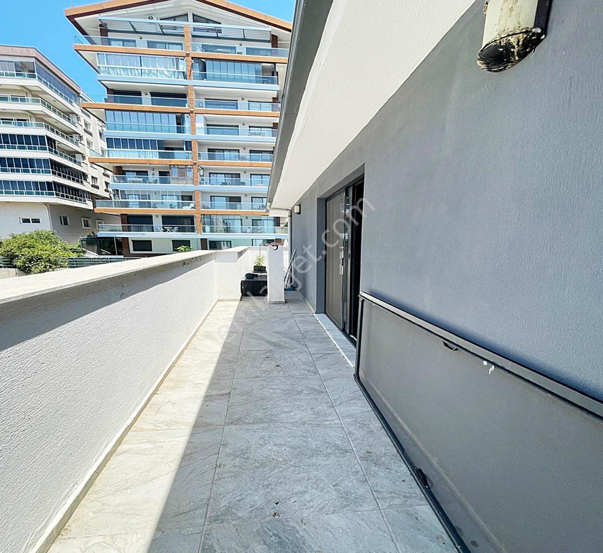 İzmir Çiğli'de Full Manzaralı 140m² Teraslı Lüks 3+1 Daire - Görsel 32
