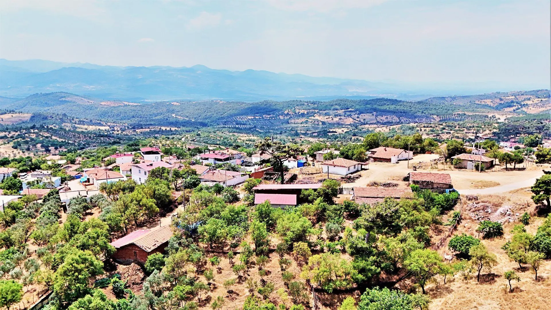 Havranda Gültaş Emlaktan Satılık 280m² Etrafı Tel Örgü İle Çevrili Bahçe