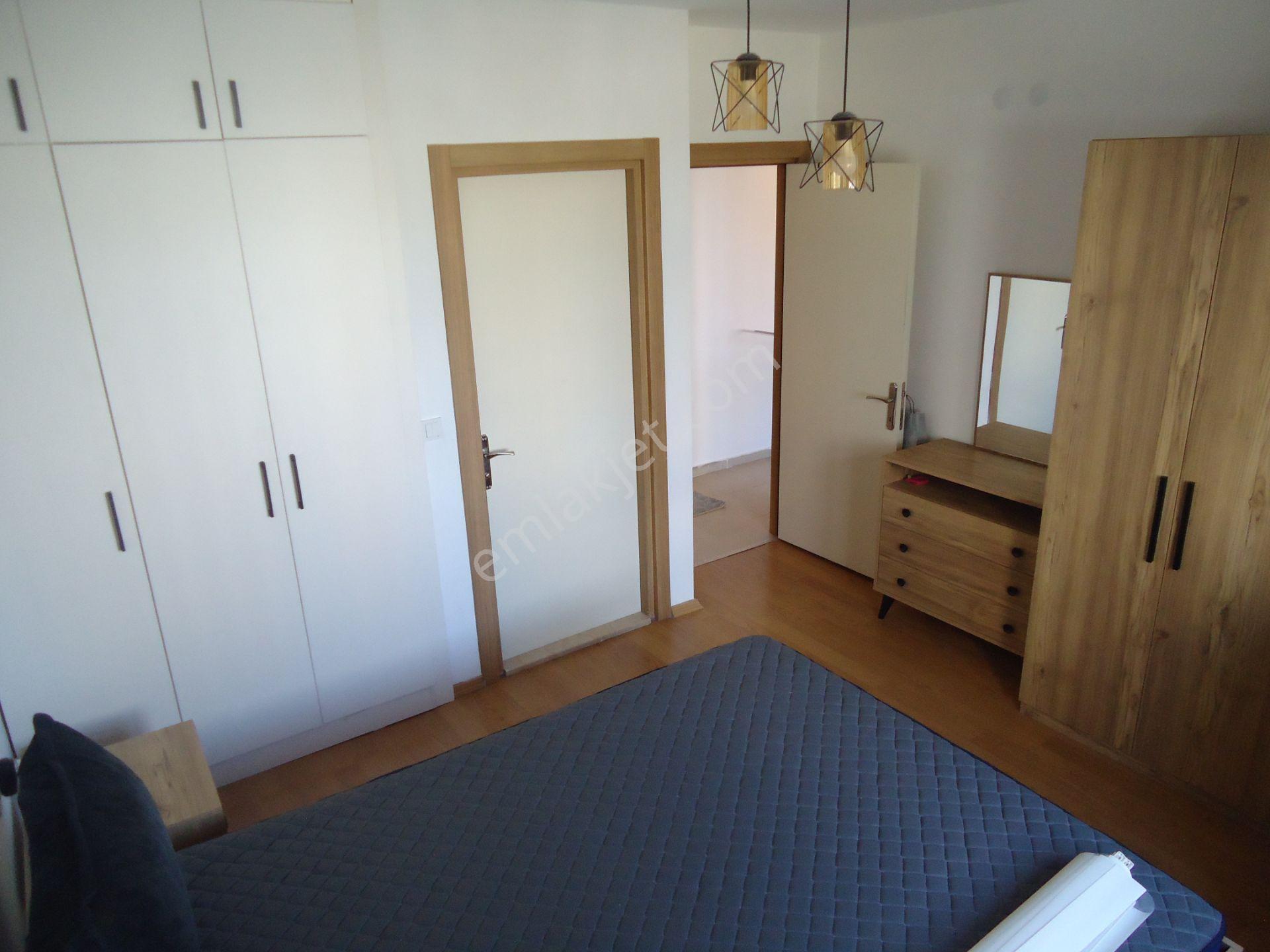 Krc'den Merkezi Konumda Eşyalı Kiralık 3+1 Daire - Görsel 8