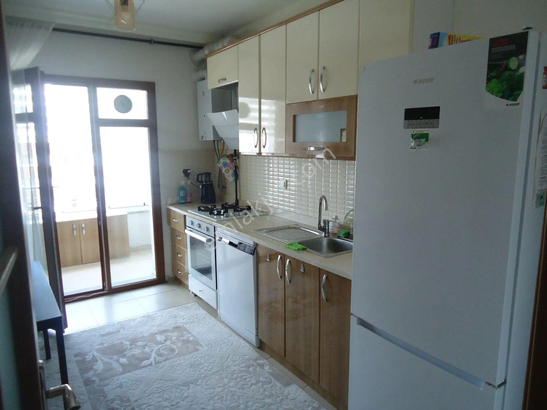 Krc'den Merkezi Konumda Eşyalı Kiralık 3+1 Daire - Görsel 4