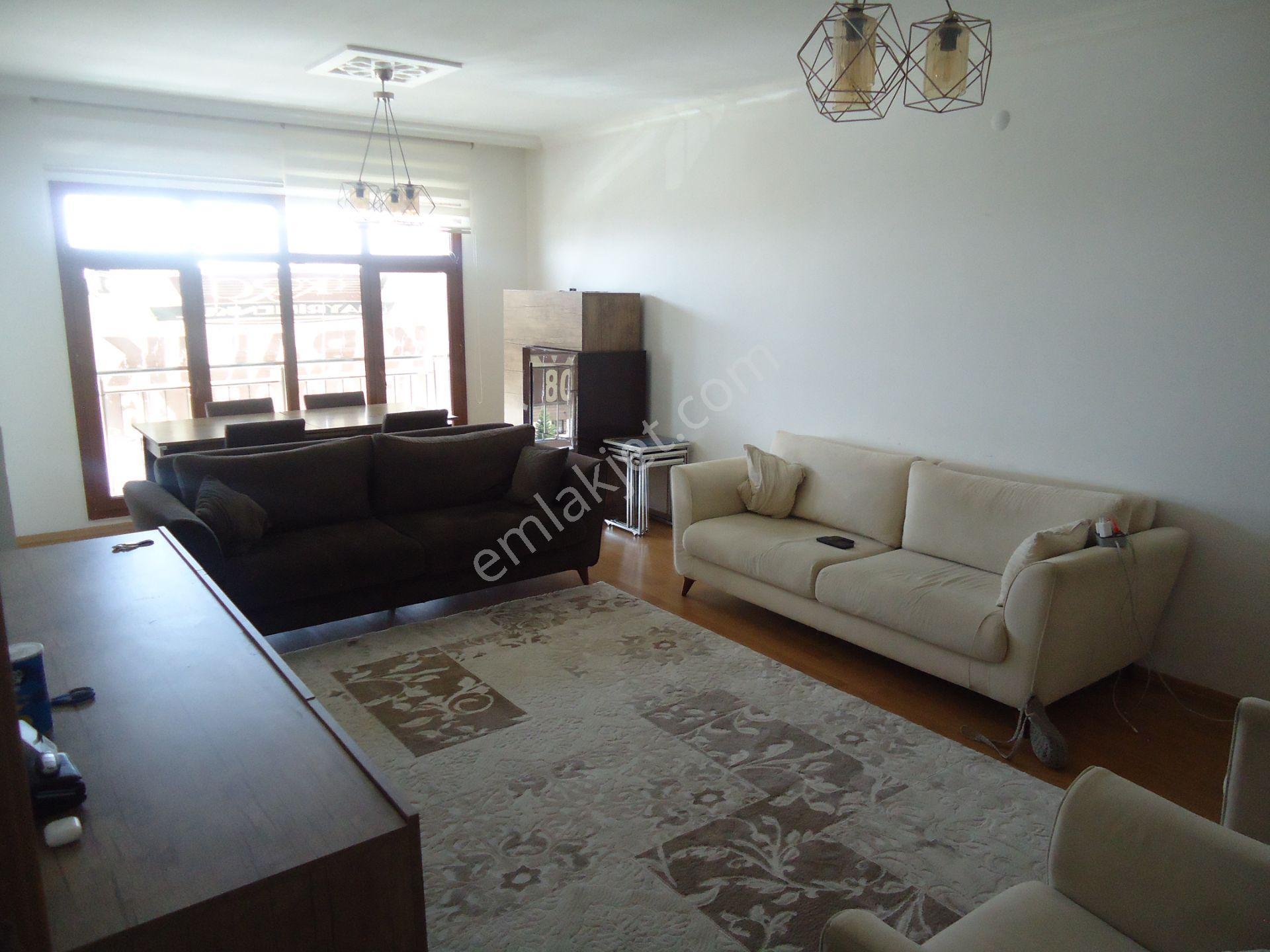 Krc'den Merkezi Konumda Eşyalı Kiralık 3+1 Daire - Görsel 18