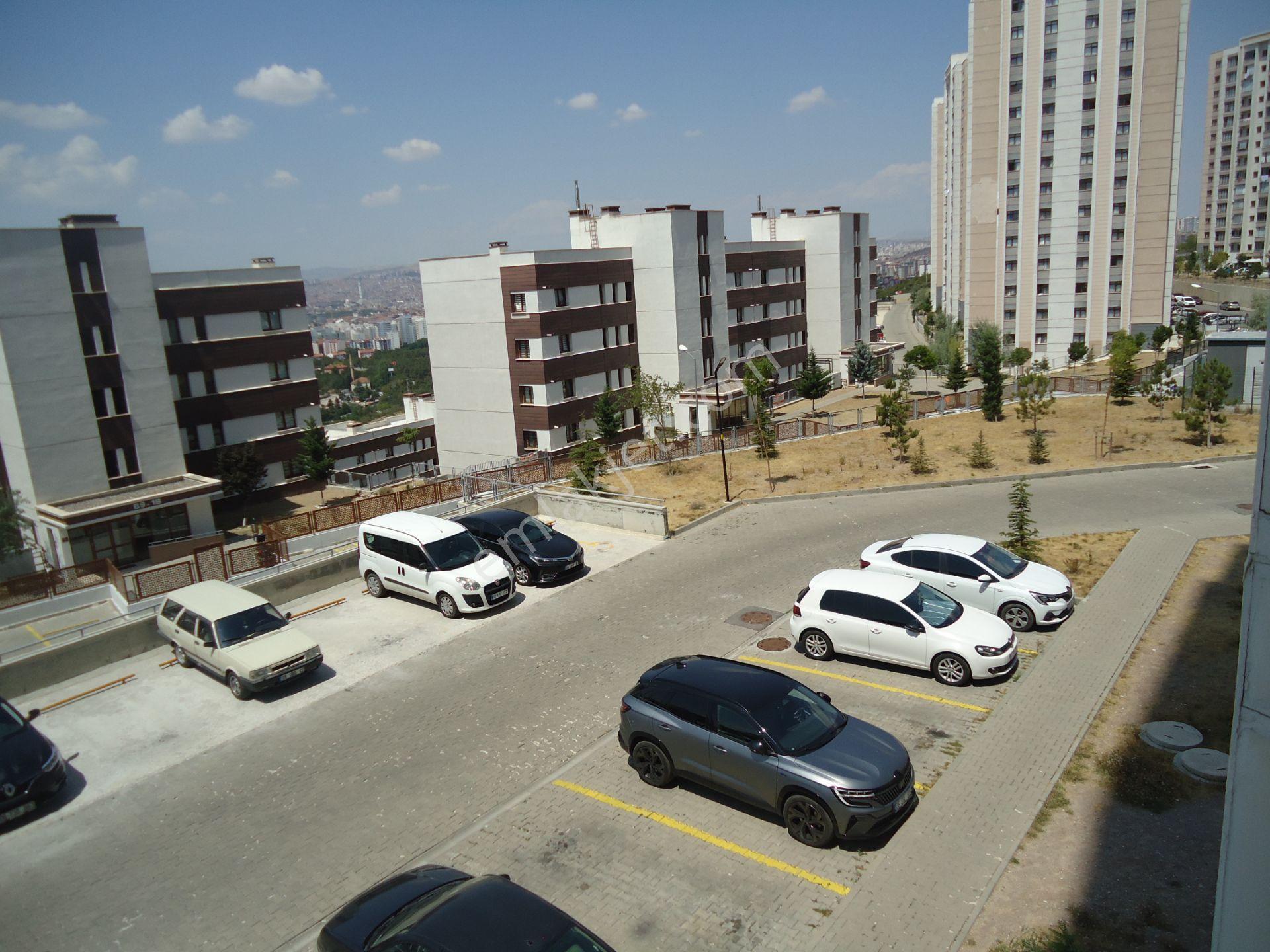 Krc'den Merkezi Konumda Eşyalı Kiralık 3+1 Daire - Görsel 21