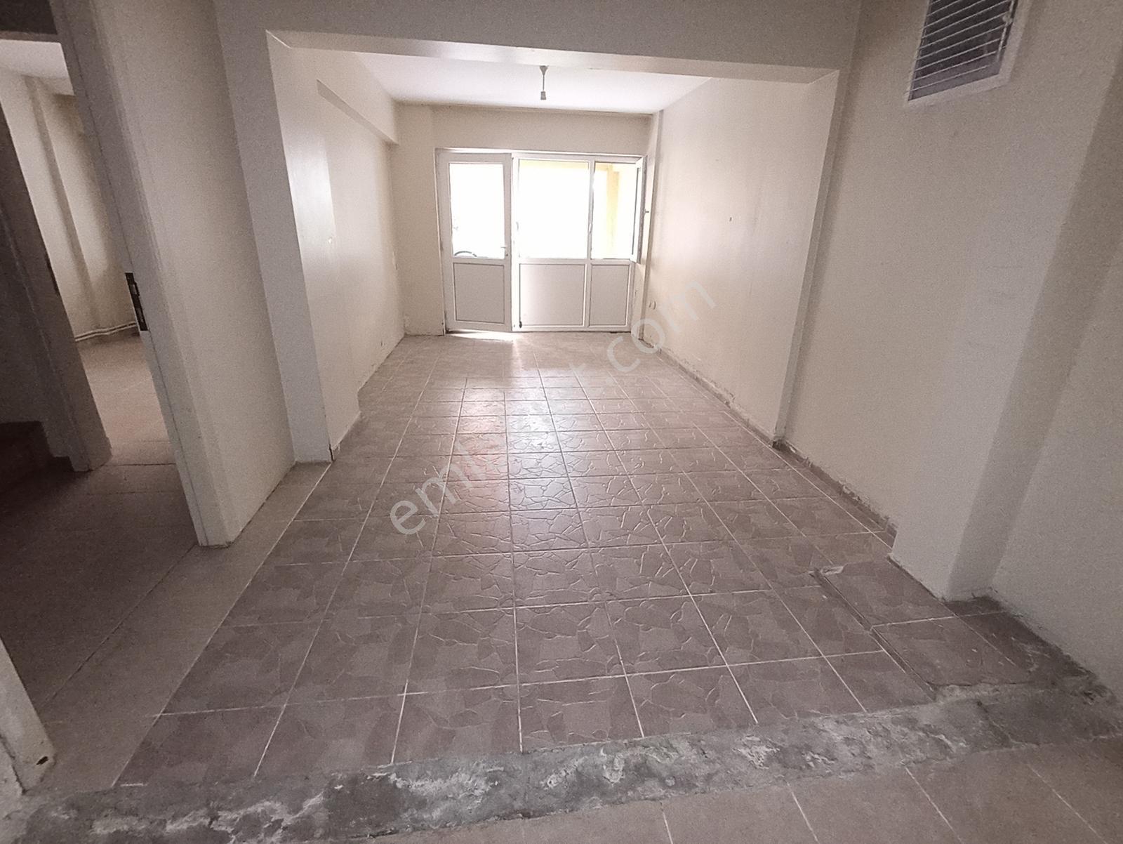 Esenyurt Merkezde 75 M2 1+1 Site İçinde Bahçekatı Ön Cephe Boş - Görsel 19