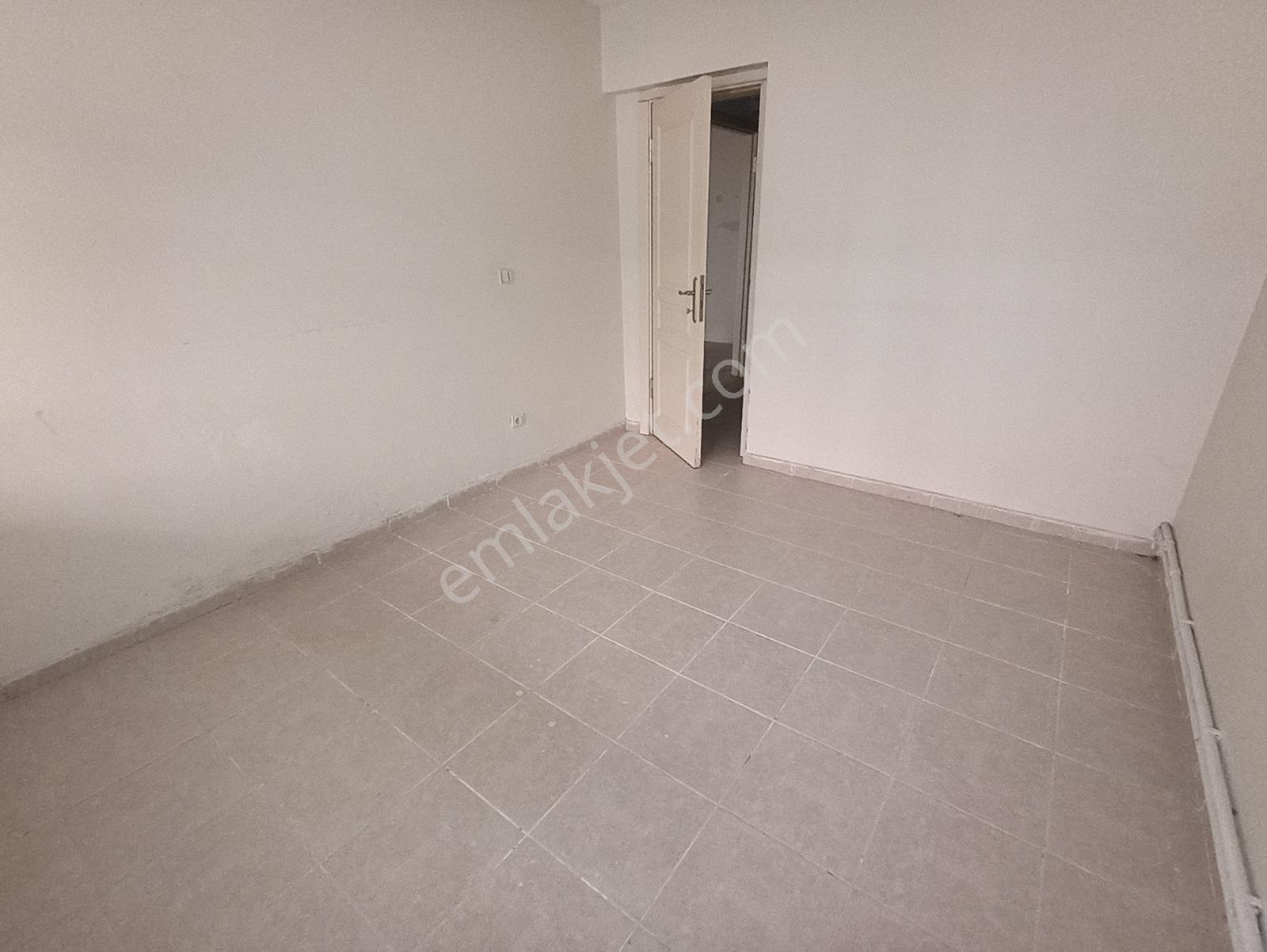 Esenyurt Merkezde 75 M2 1+1 Site İçinde Bahçekatı Ön Cephe Boş - Görsel 17