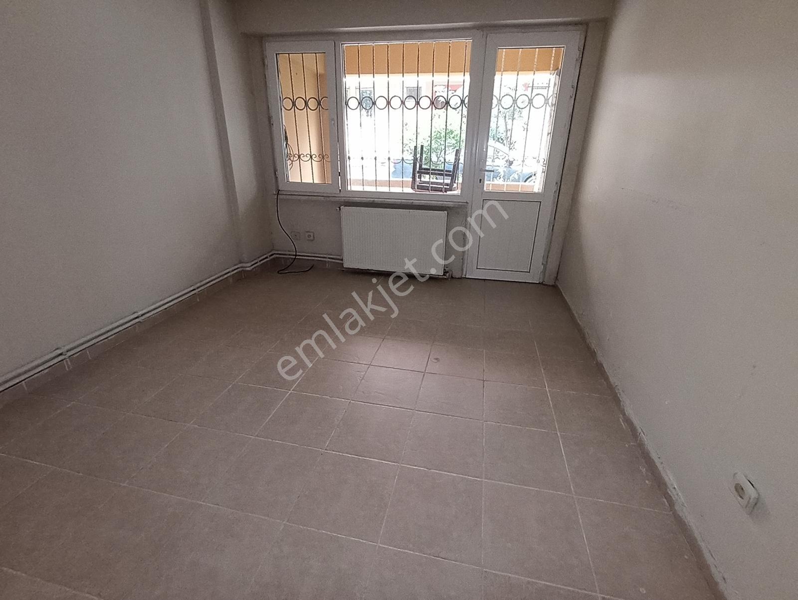 Esenyurt Merkezde 75 M2 1+1 Site İçinde Bahçekatı Ön Cephe Boş - Görsel 14