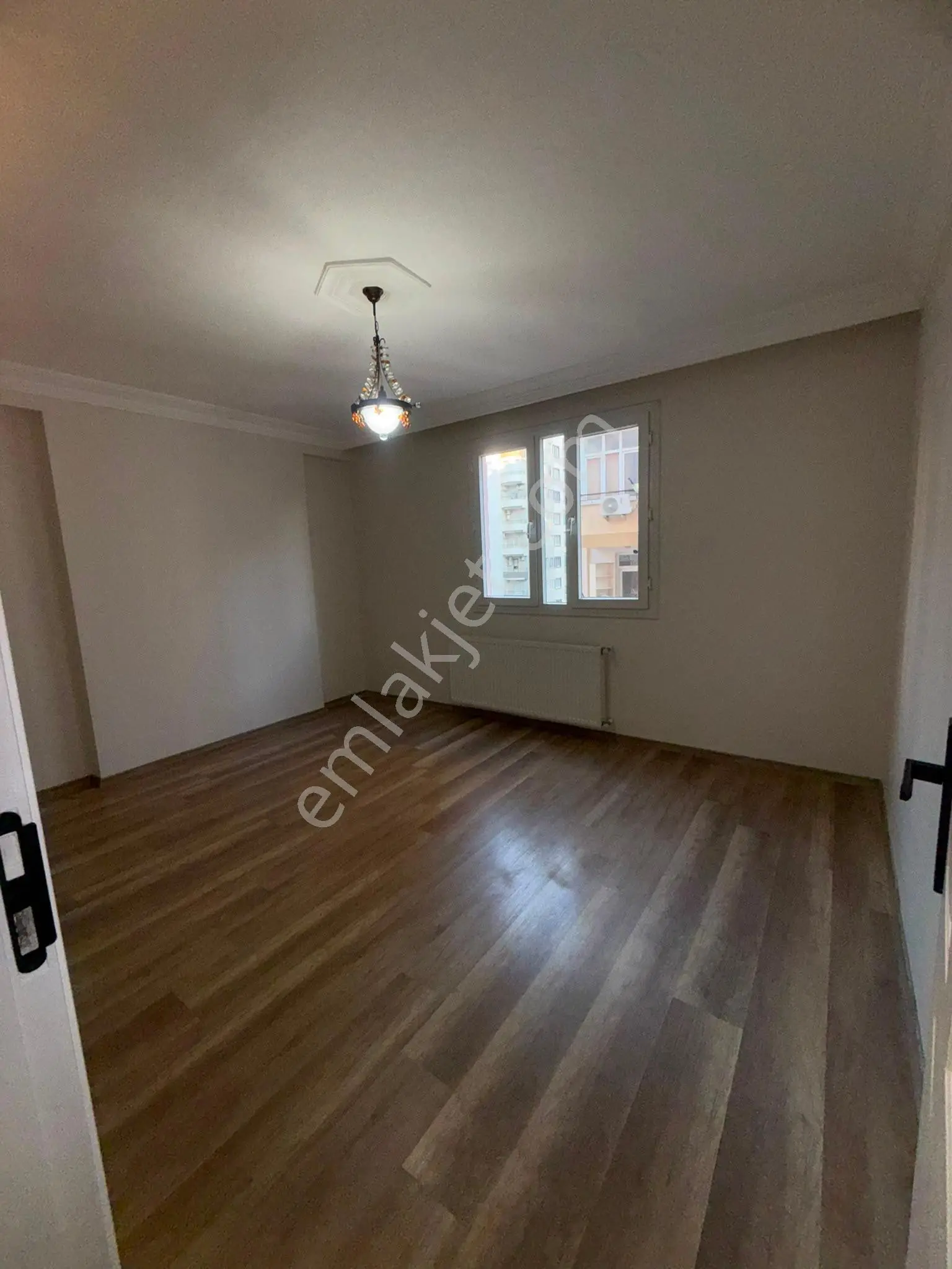 3+1 Yurt Kurttepe Cadde Üzeri Kap.mutfak 170m2 Geniş Hasarsız İskanlı 8-4 Katı Kgb Cephe Dgaz. - Görsel 3